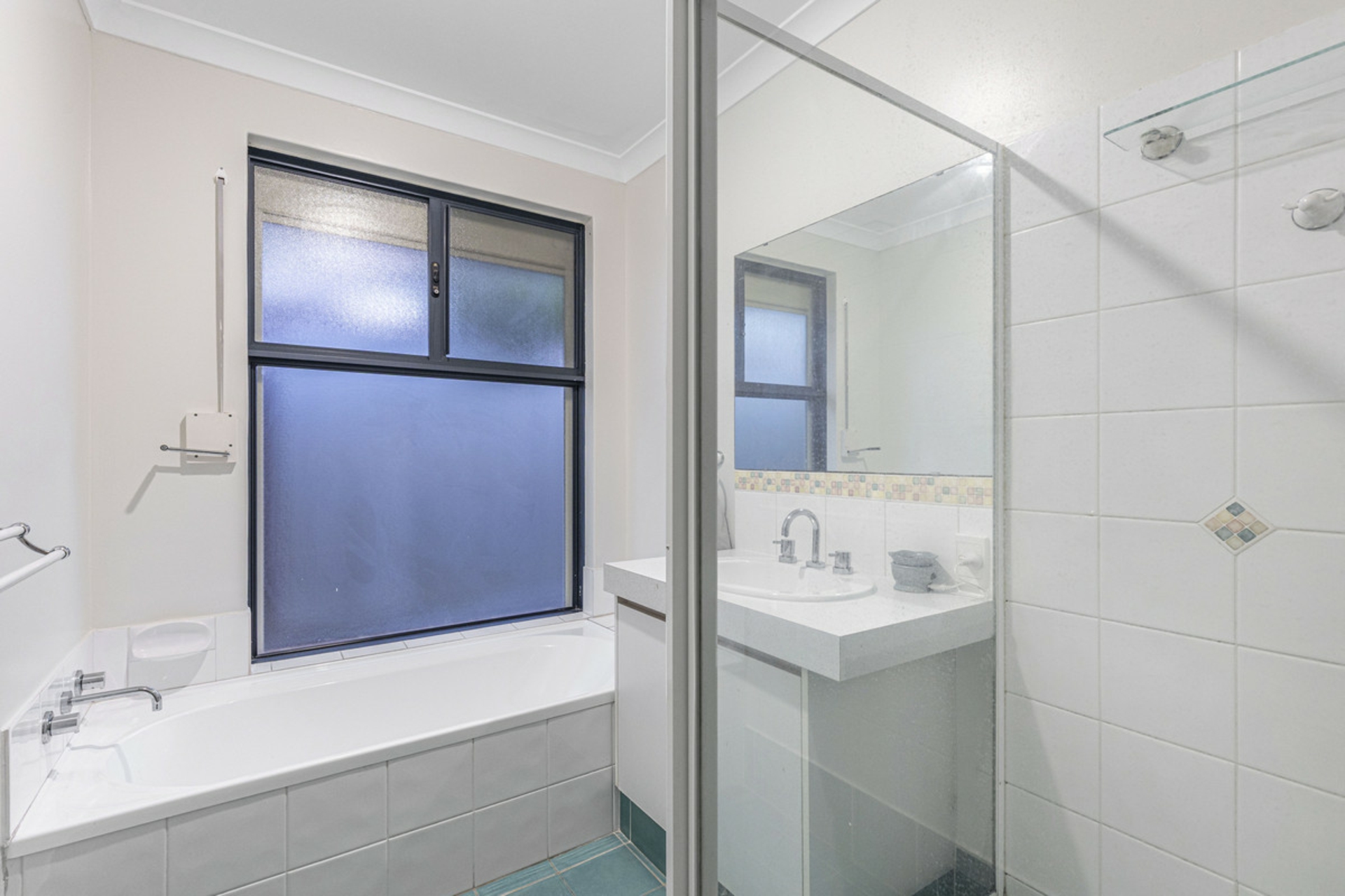 27 Harrington Avenue, TAPPING