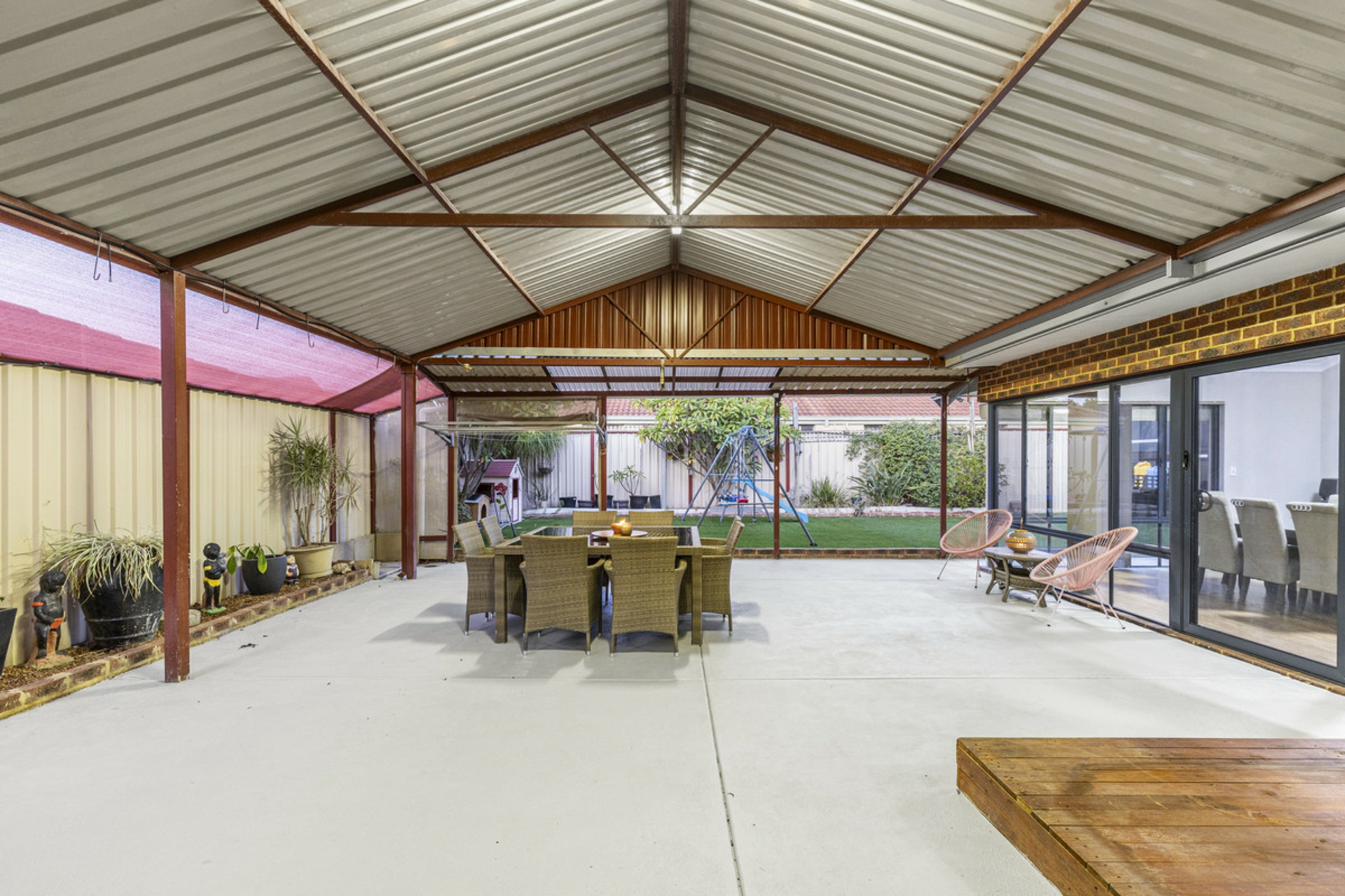 27 Harrington Avenue, TAPPING