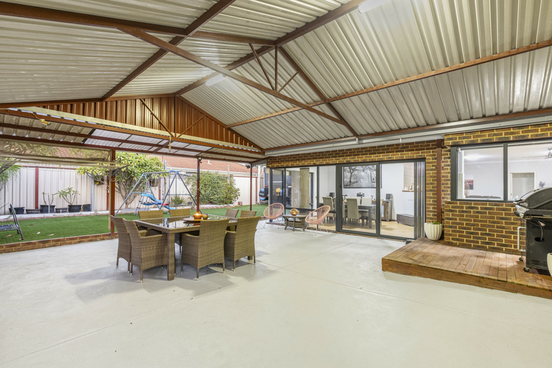27 Harrington Avenue, TAPPING