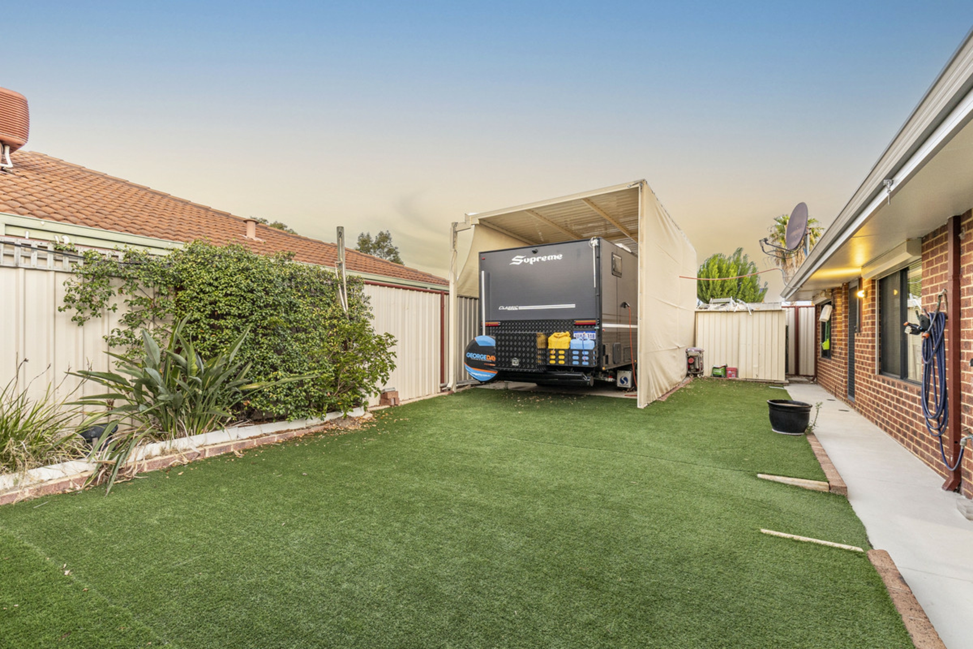 27 Harrington Avenue, TAPPING