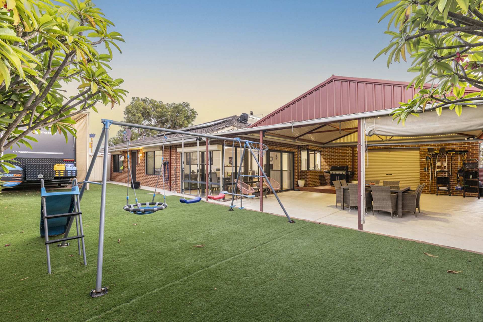 27 Harrington Avenue, TAPPING