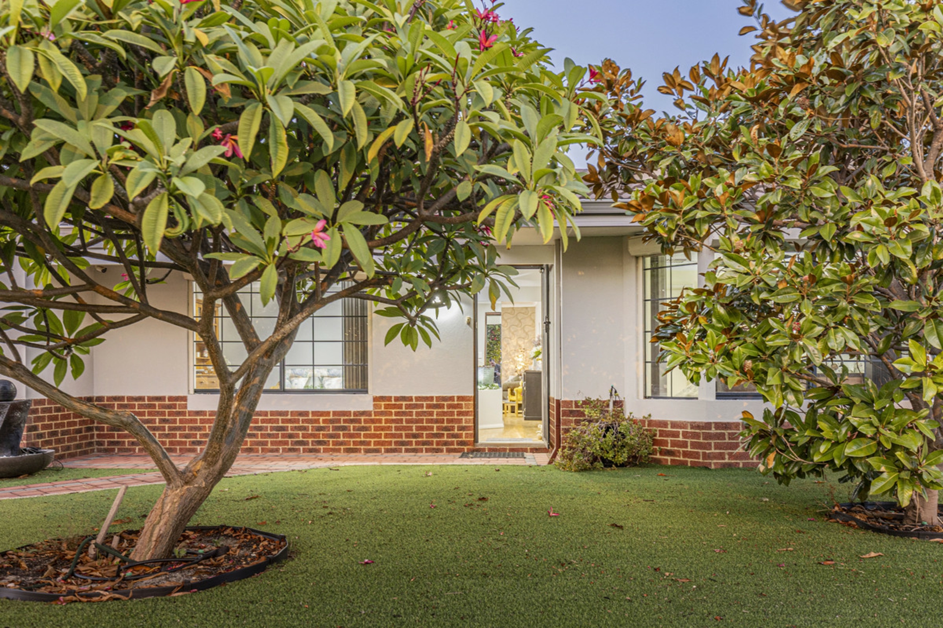 27 Harrington Avenue, TAPPING