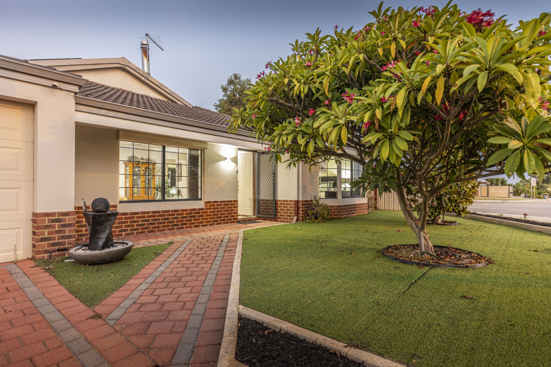 27 Harrington Avenue, TAPPING
