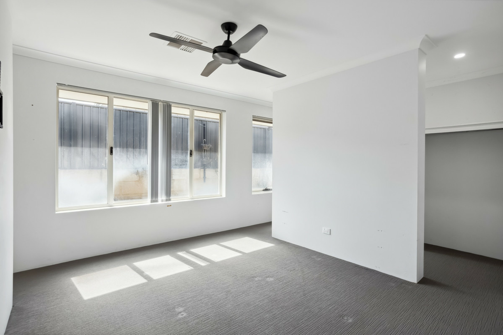 2 Tropicbird Drive, BANKSIA GROVE