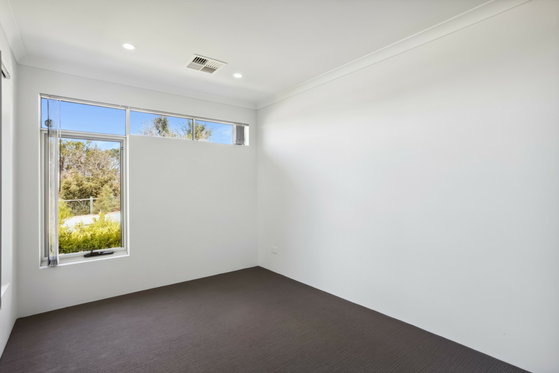 2 Tropicbird Drive, BANKSIA GROVE