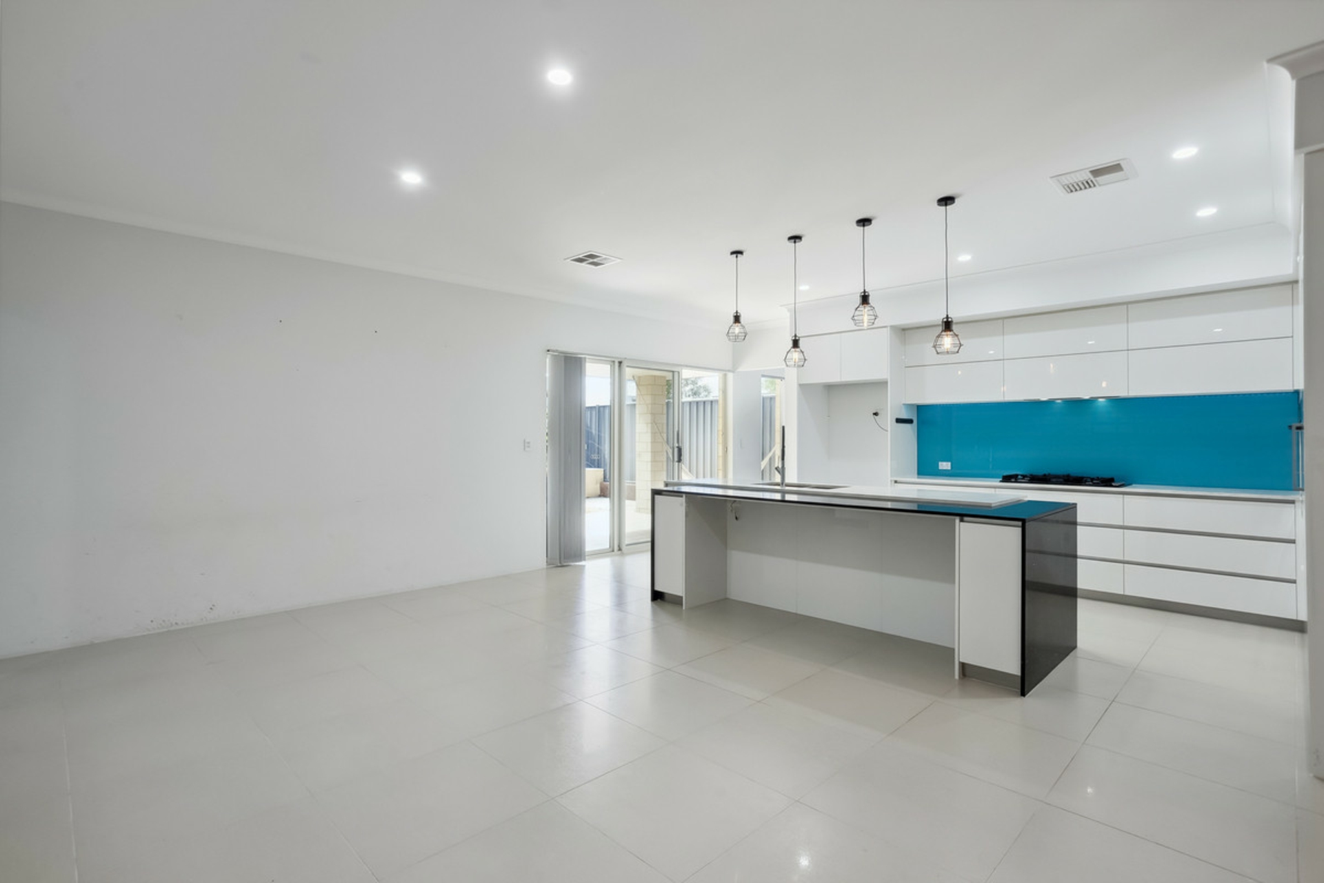 2 Tropicbird Drive, BANKSIA GROVE