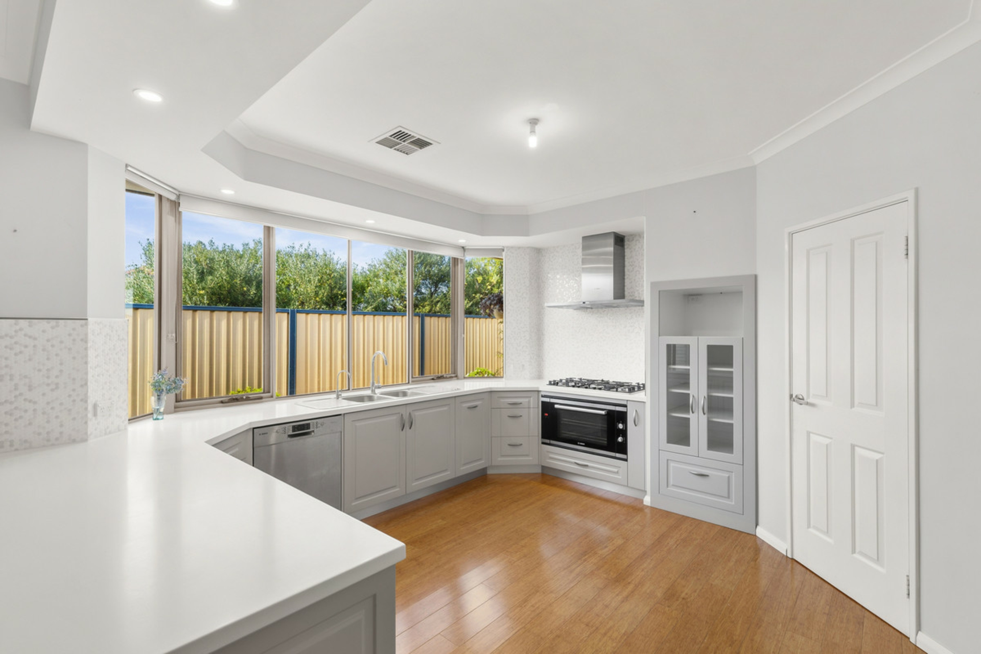 3 Litchfield Crescent — photo 4 of 30