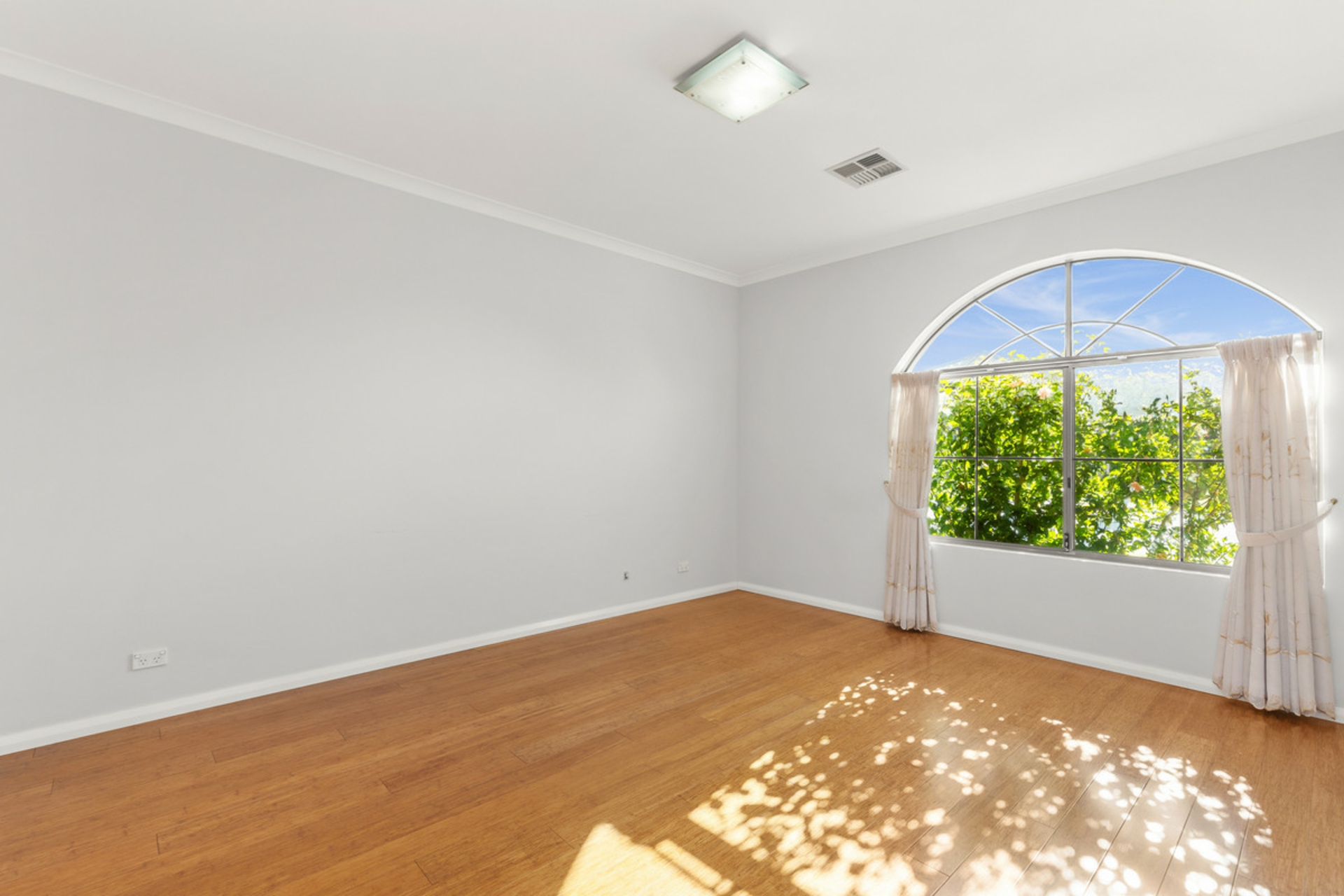3 Litchfield Crescent — photo 11 of 30