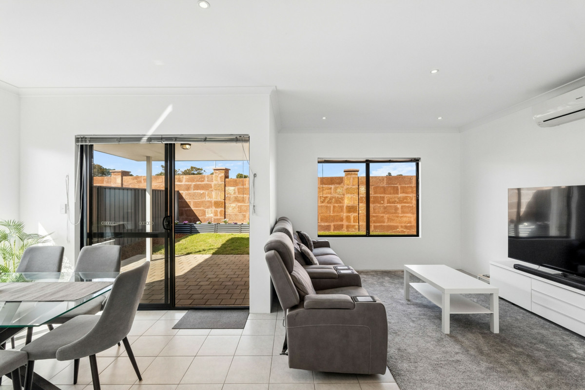 10/14 Wallangarra Road — photo from LJ Hooker Joondalup