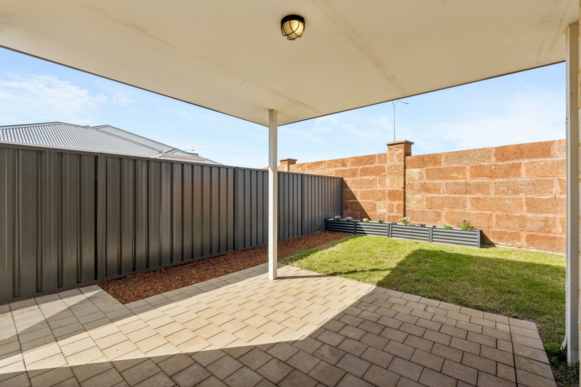 10/14 Wallangarra Road — photo 26 of 30