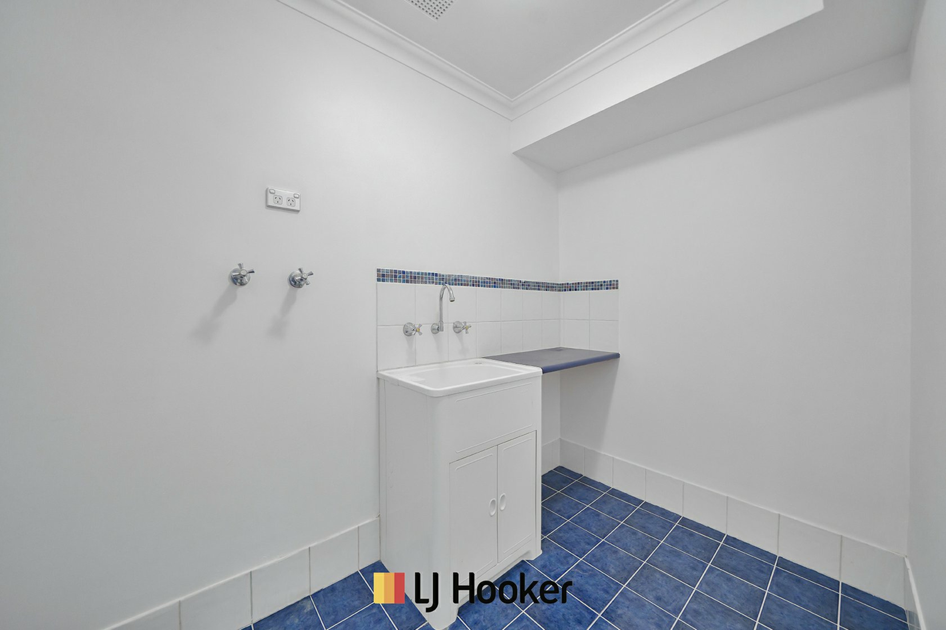 18 Admiralty Road — photo 9 of 18