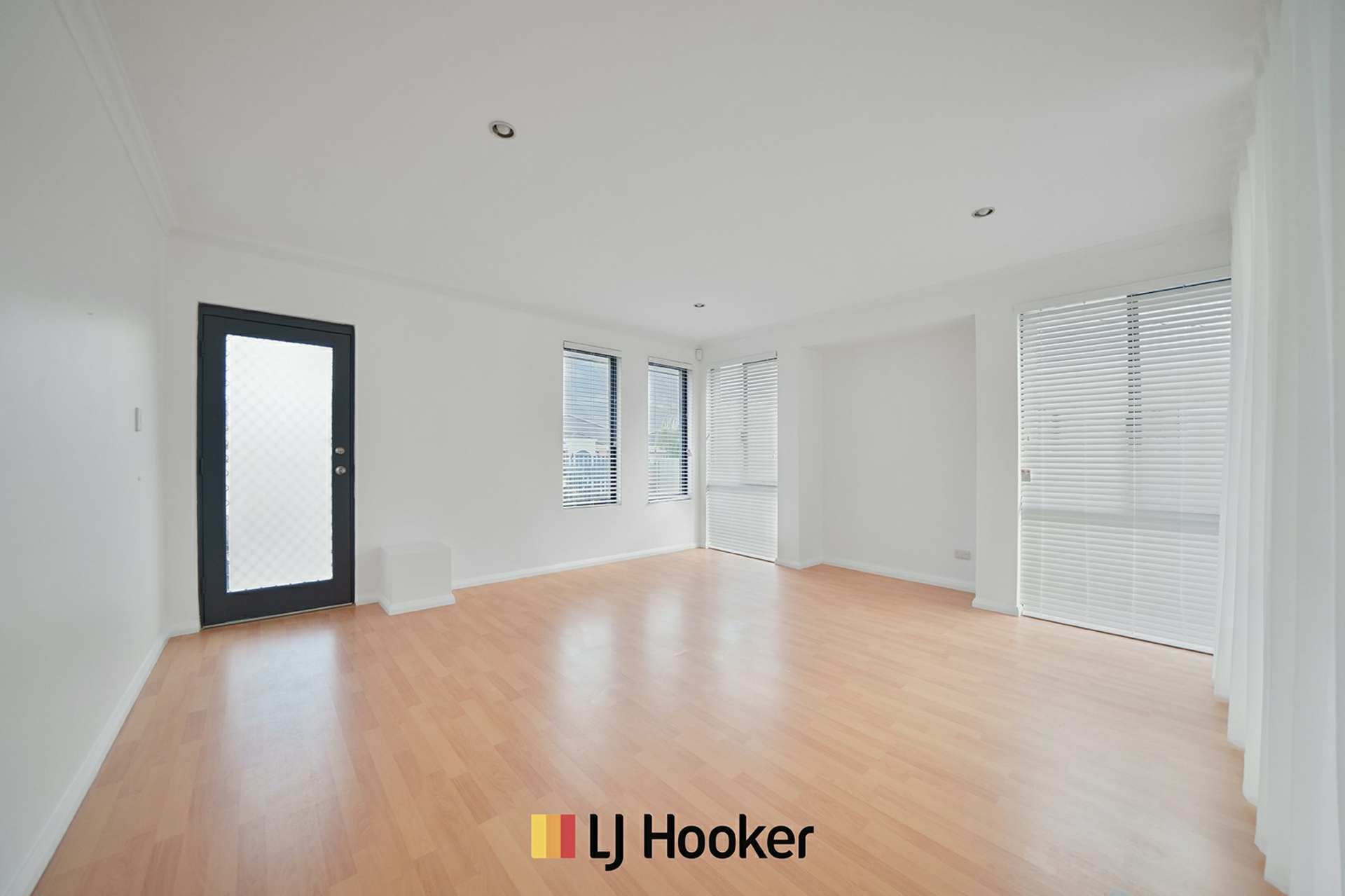 18 Admiralty Road — photo 11 of 18
