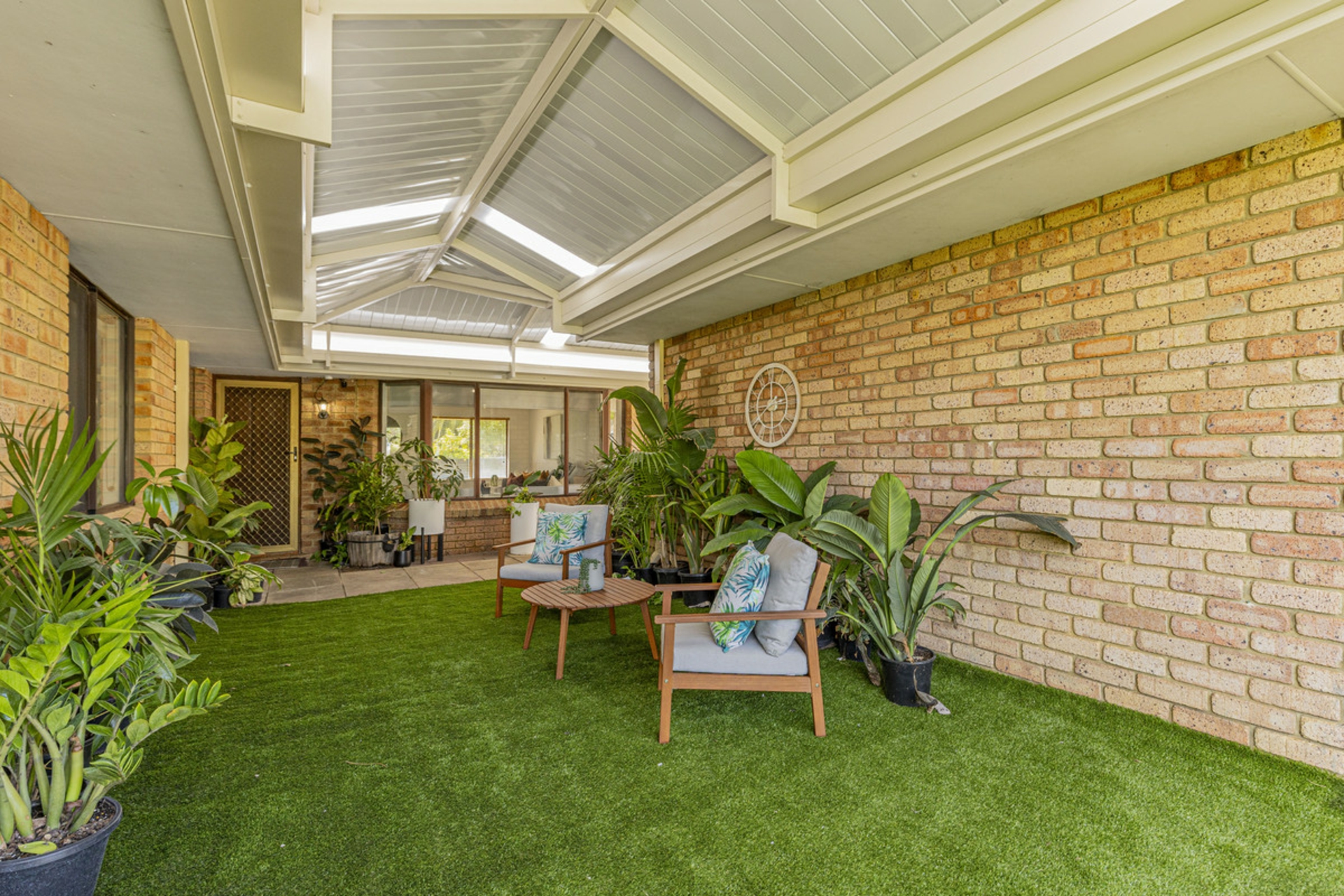 12 Wentworth Street — photo 2 of 30