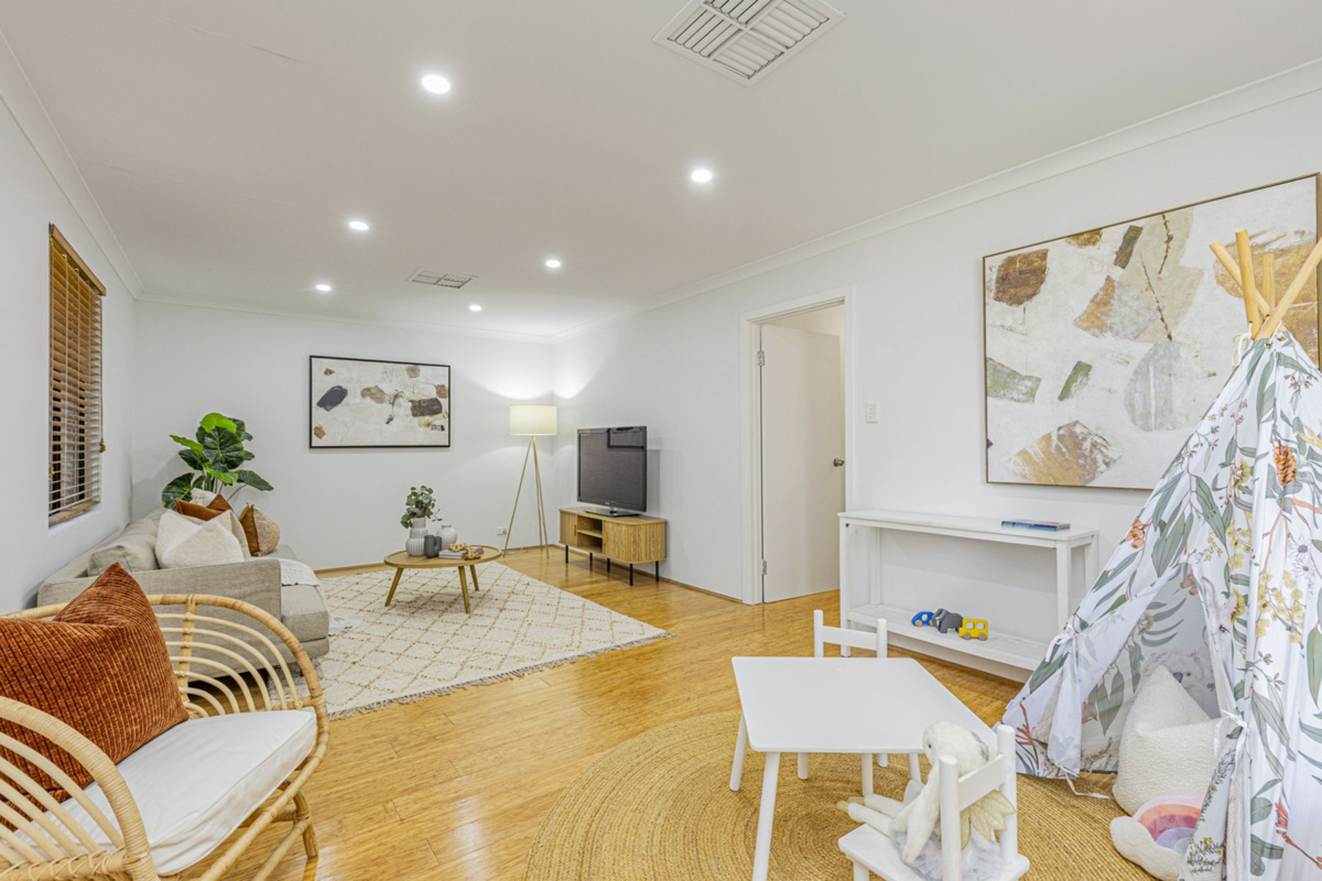 12 Wentworth Street — photo 8 of 30