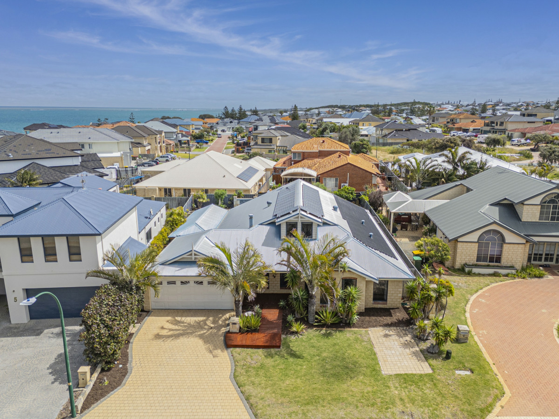 7 Weymouth Boulevard — photo from LJ Hooker Joondalup