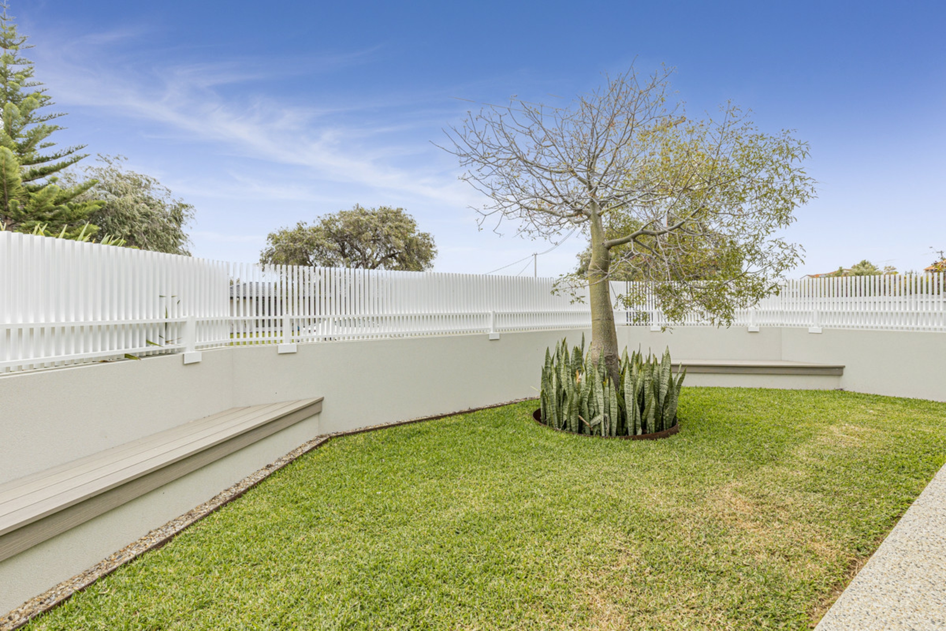 8 Johnson Crescent — photo 8 of 23