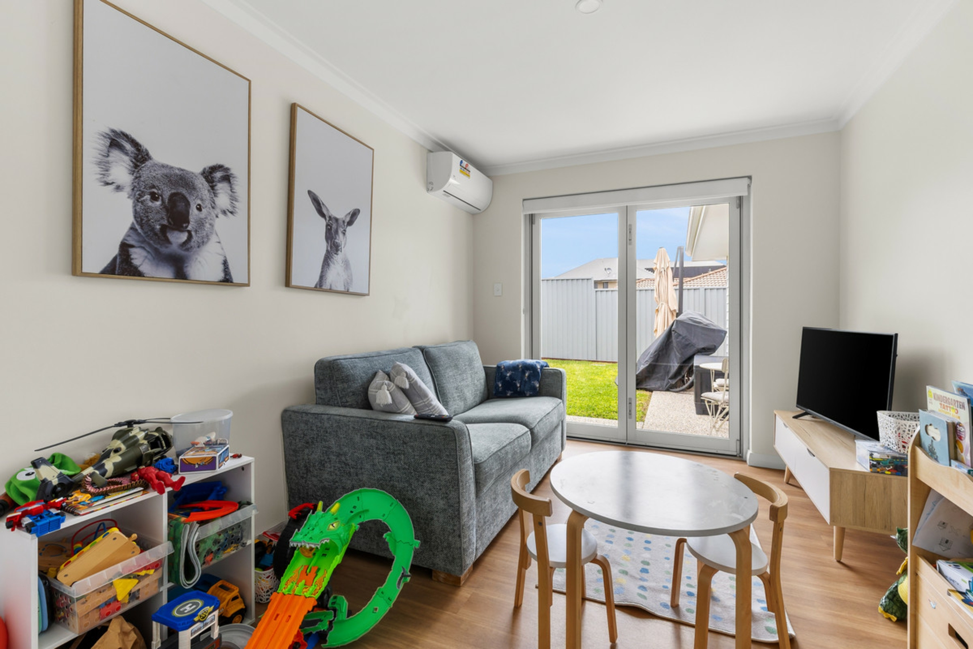 8 Johnson Crescent — photo 13 of 23