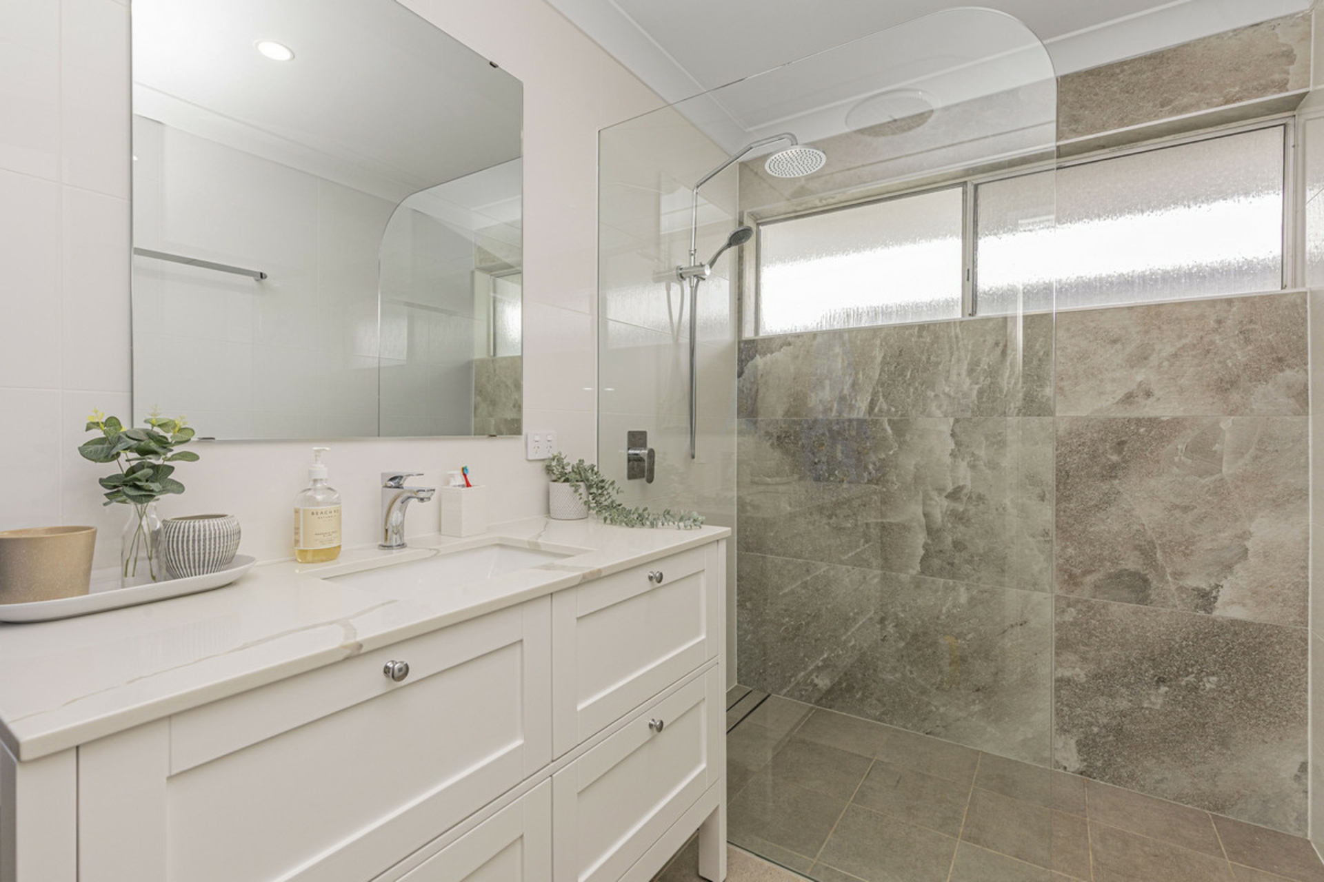 8 Johnson Crescent — photo 15 of 23