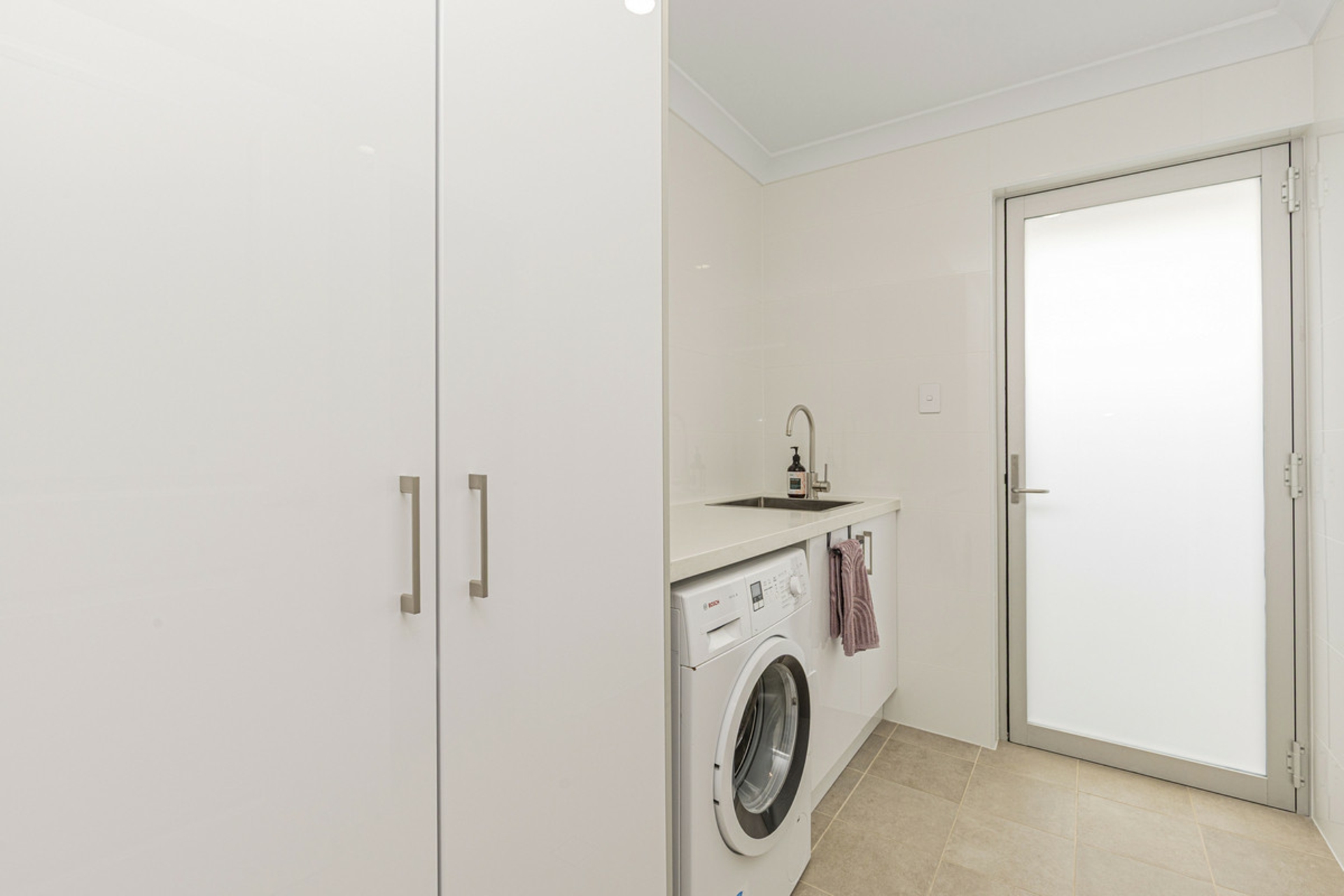 8 Johnson Crescent — photo 16 of 23