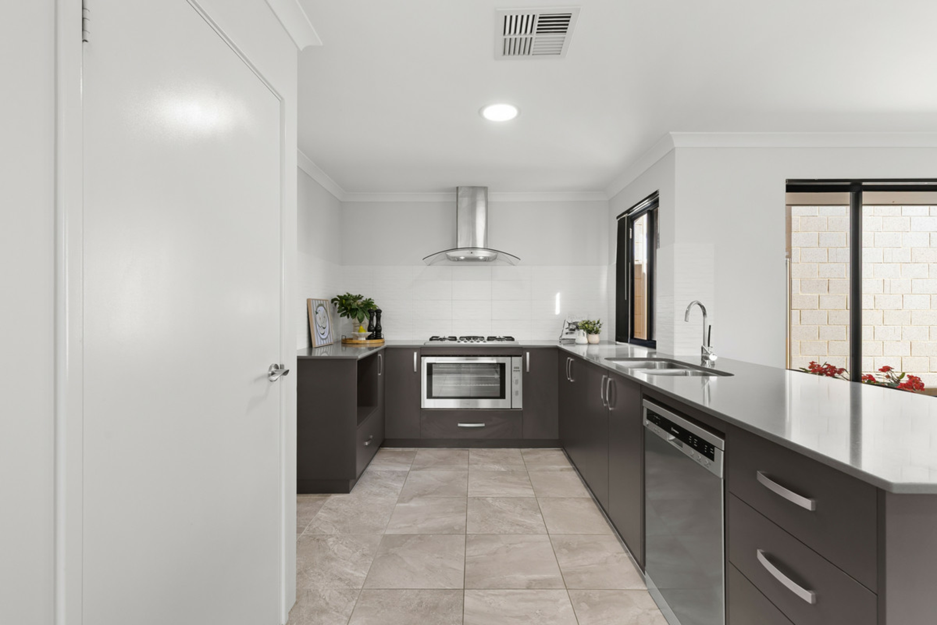 126 Camborne Parkway — photo 5 of 16
