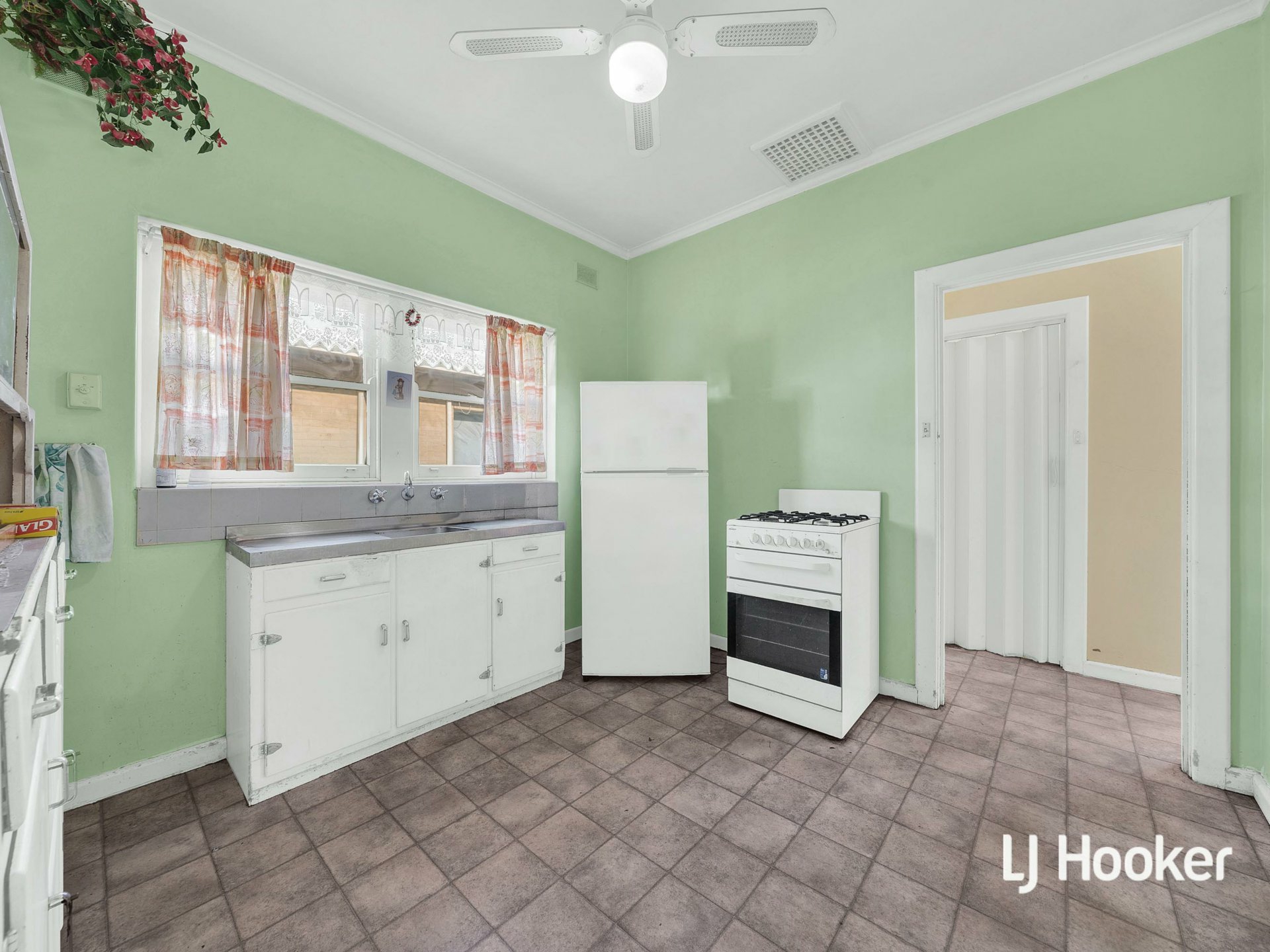 8 Sunnybrae Ave — photo 9 of 15