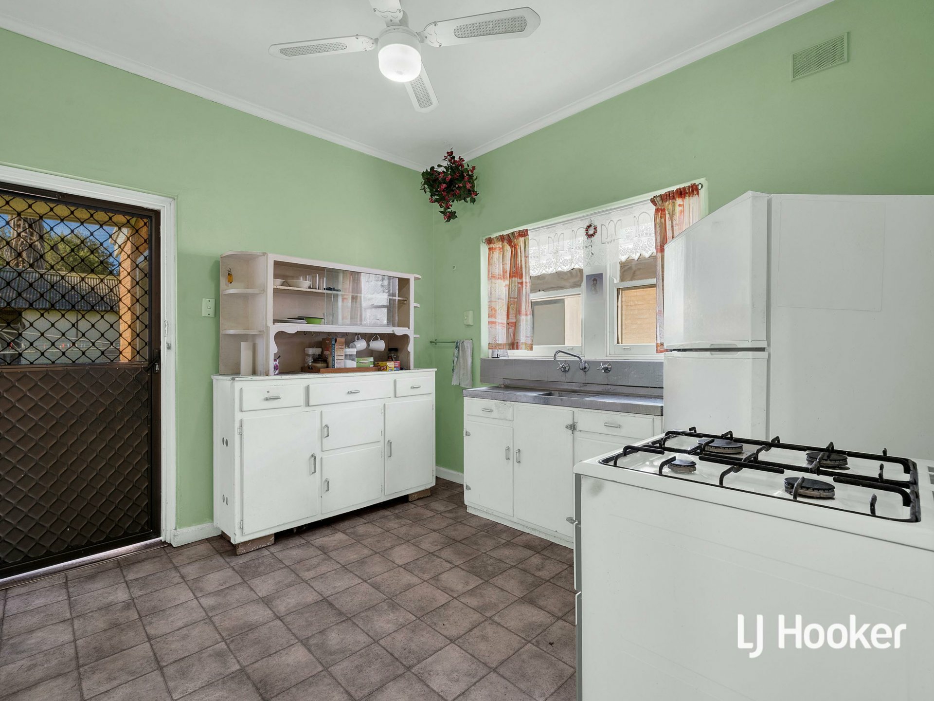 8 Sunnybrae Ave — photo 10 of 15