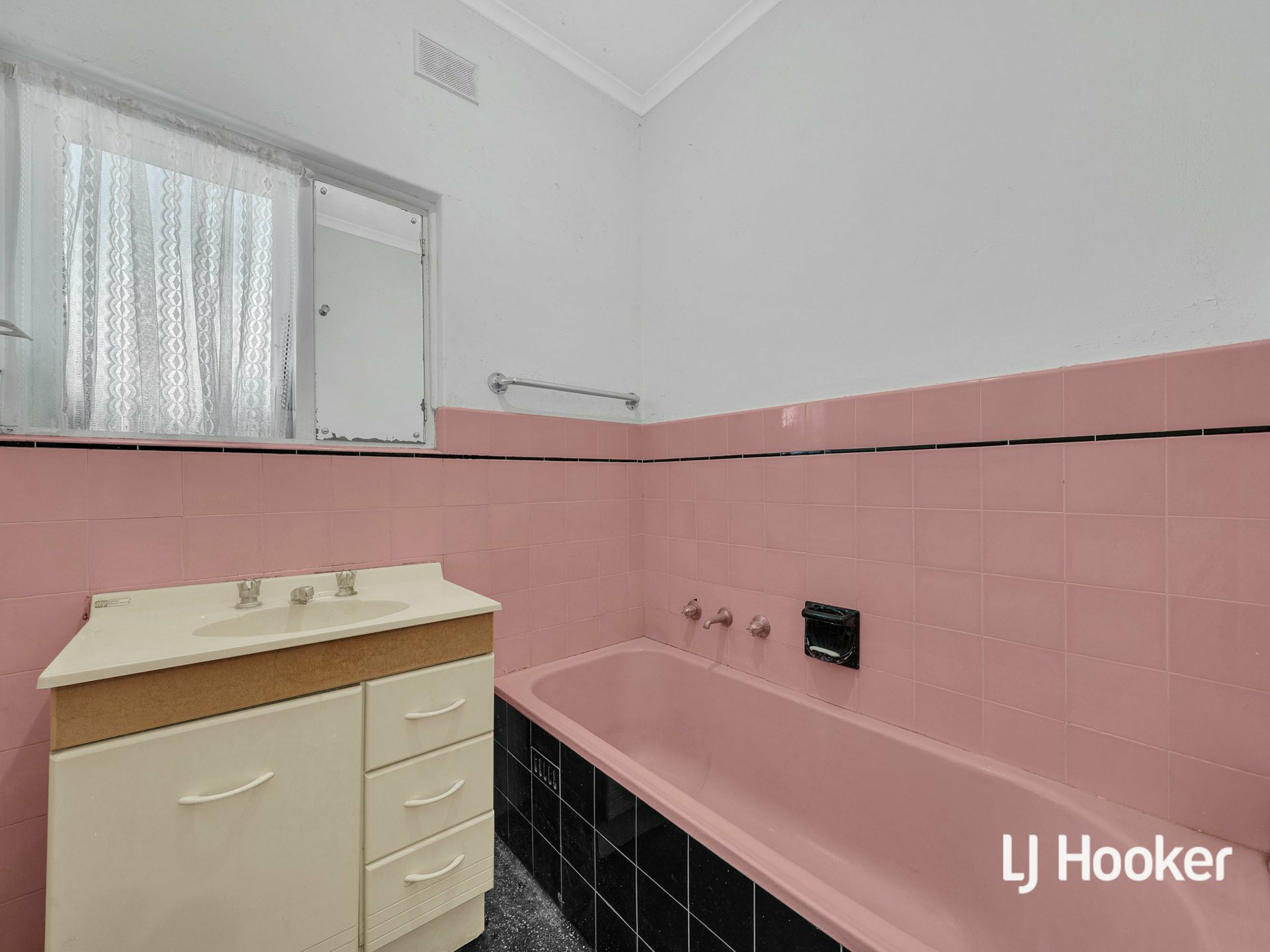 8 Sunnybrae Ave — photo 11 of 15