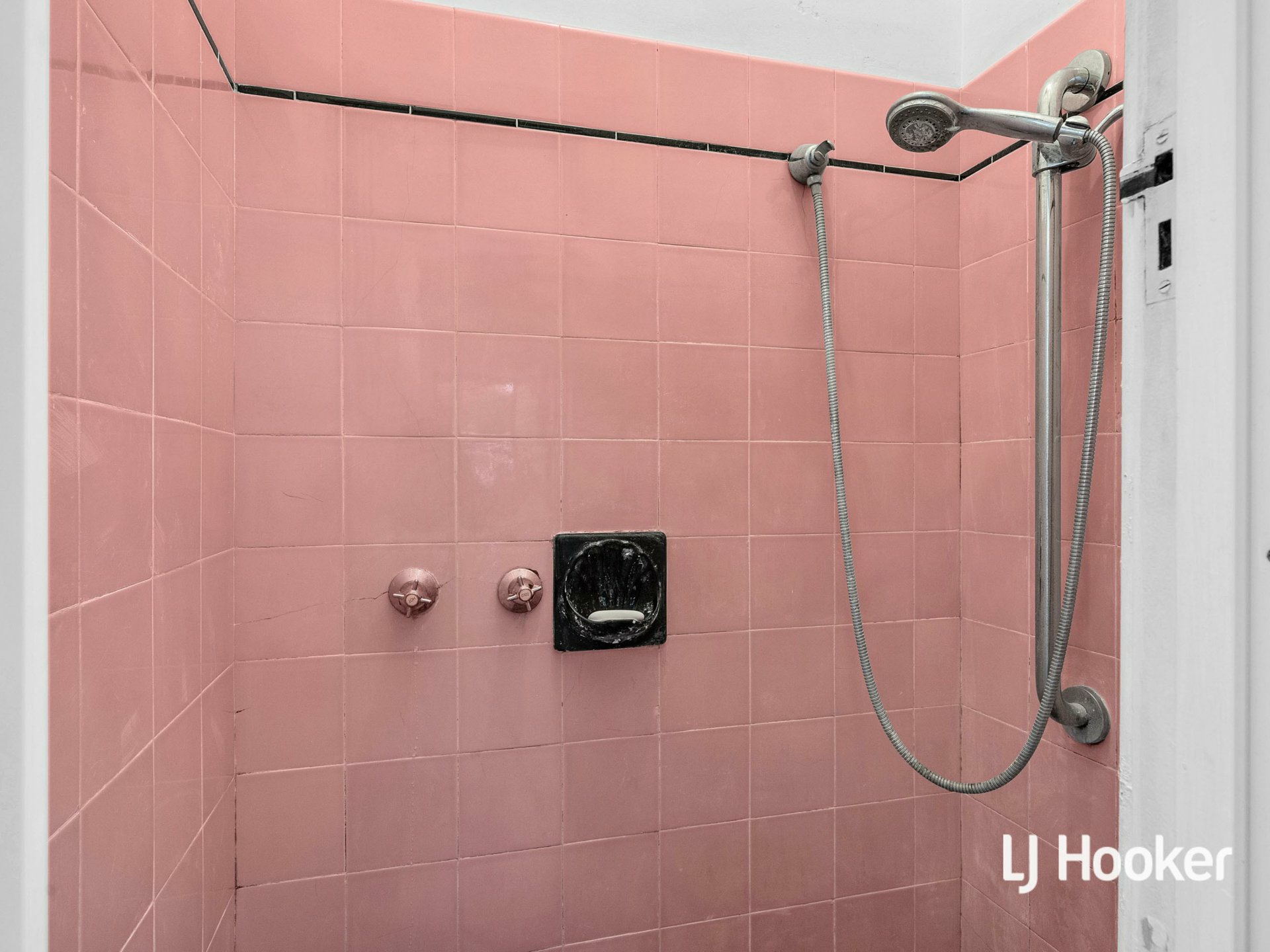 8 Sunnybrae Ave — photo 12 of 15