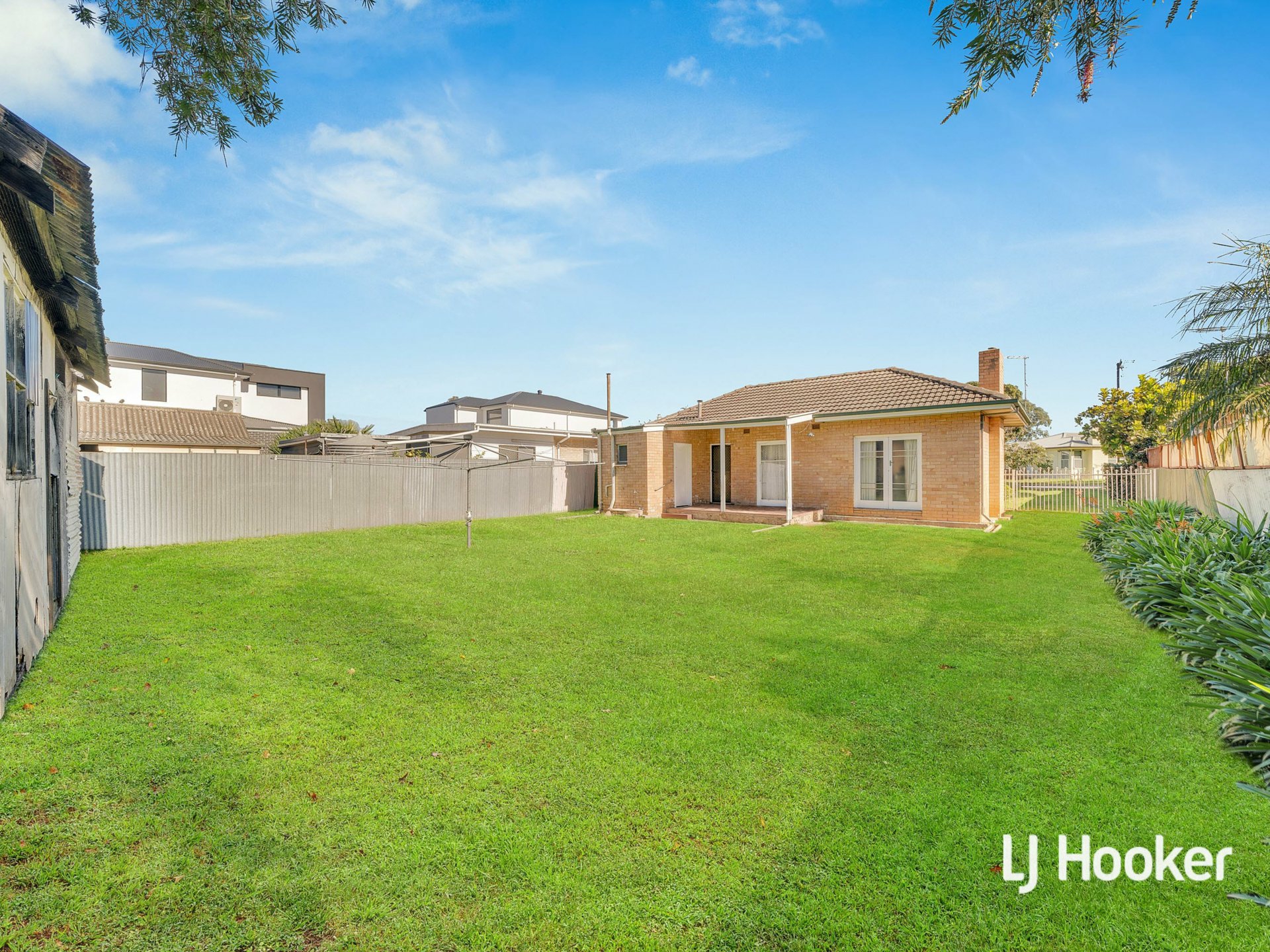 8 Sunnybrae Ave — photo 14 of 15
