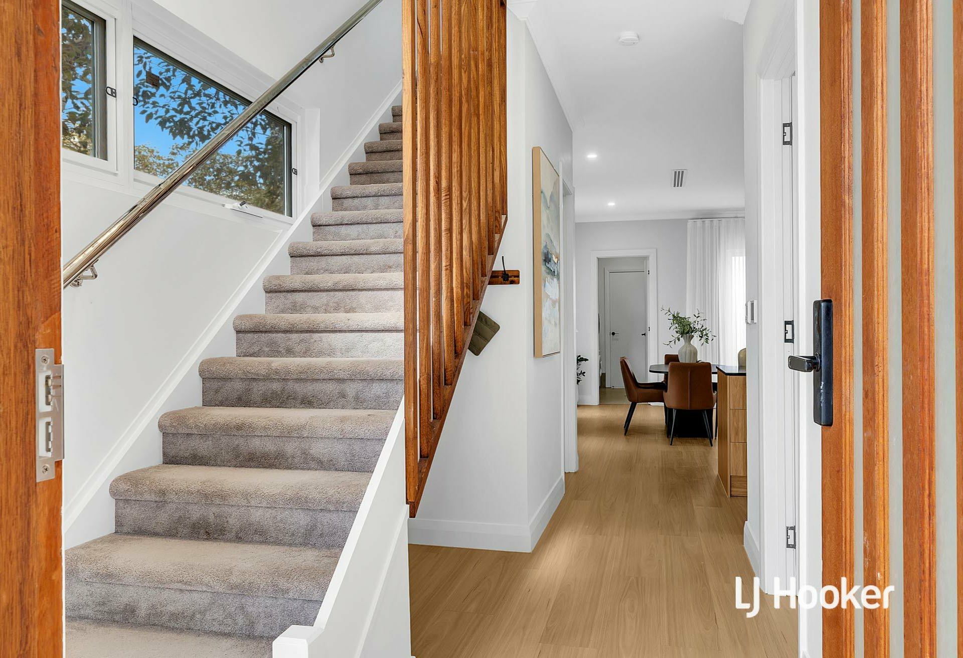 41 Hawkesbury Ave — photo 4 of 29