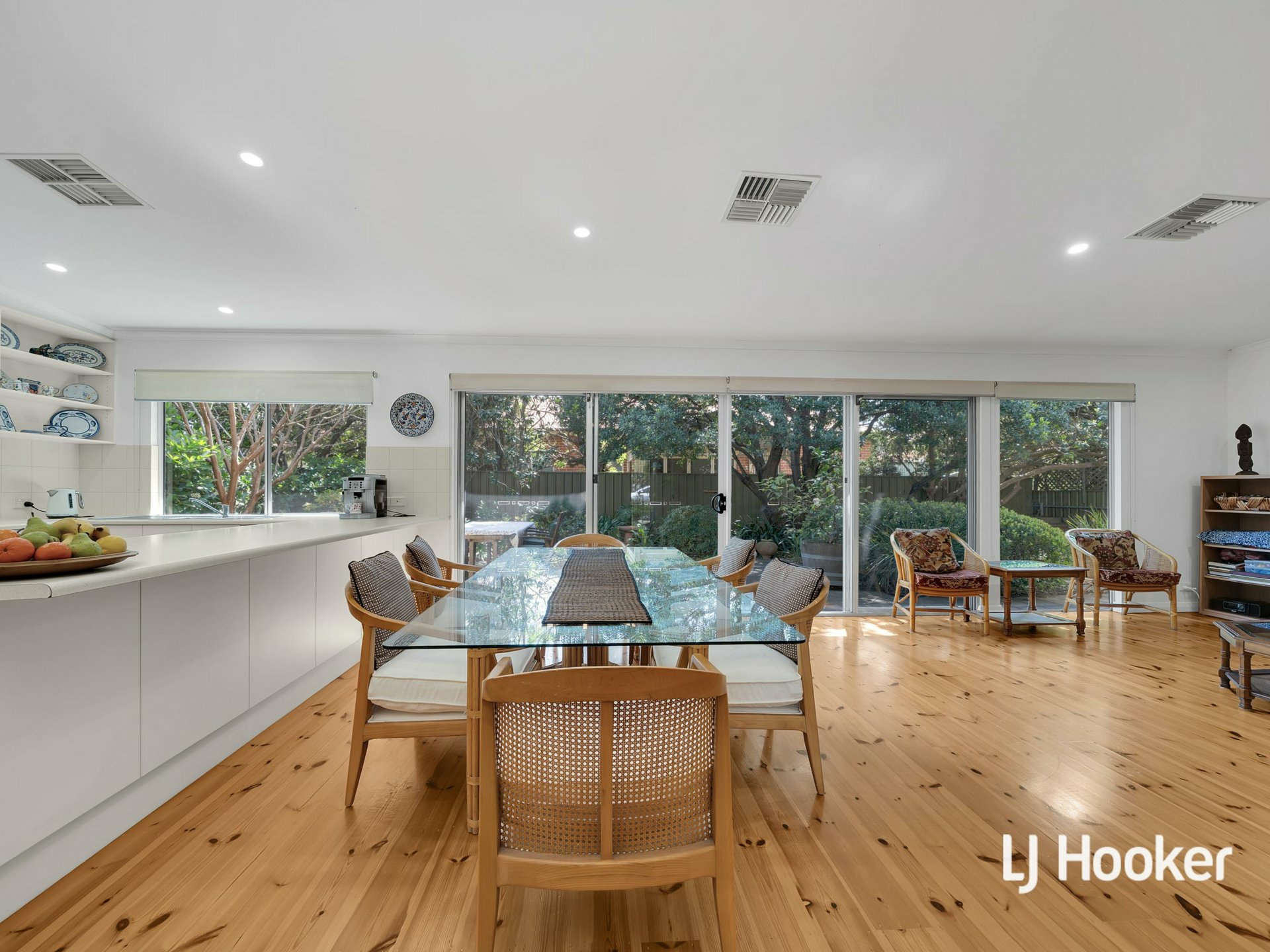 48 Boyle St — photo 9 of 21