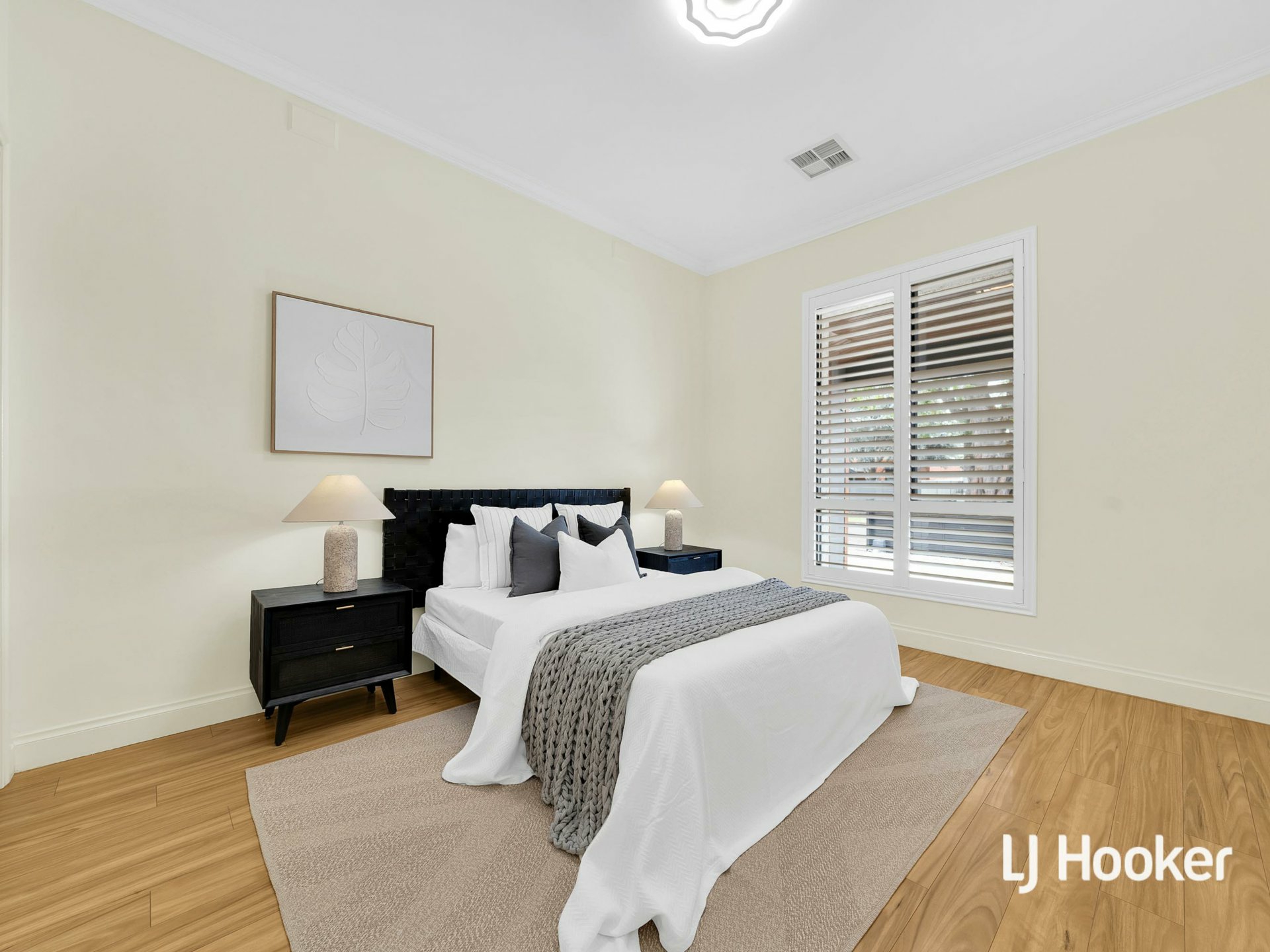 30 Rowell Cres — photo 5 of 26