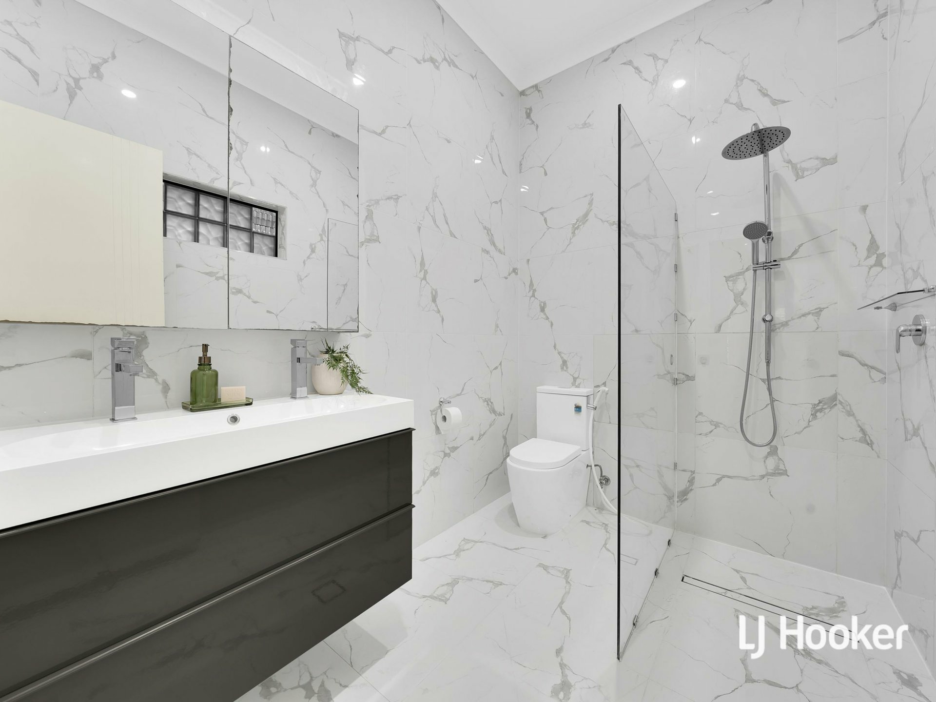 30 Rowell Cres — photo 9 of 26
