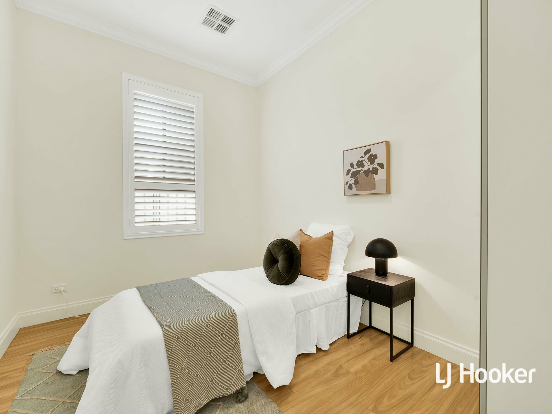30 Rowell Cres — photo 14 of 26