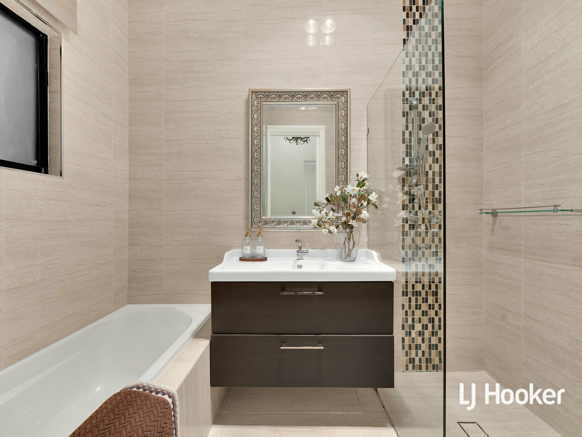 30 Rowell Cres — photo 15 of 26