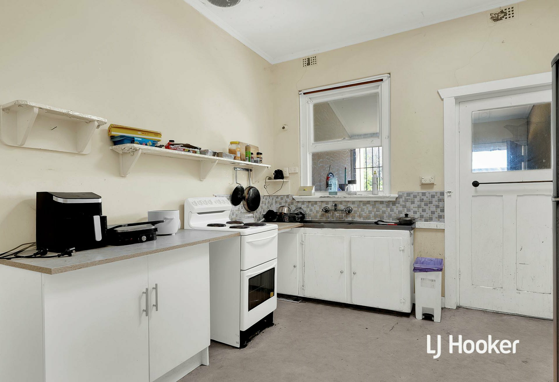 28 Miller St — photo 4 of 13