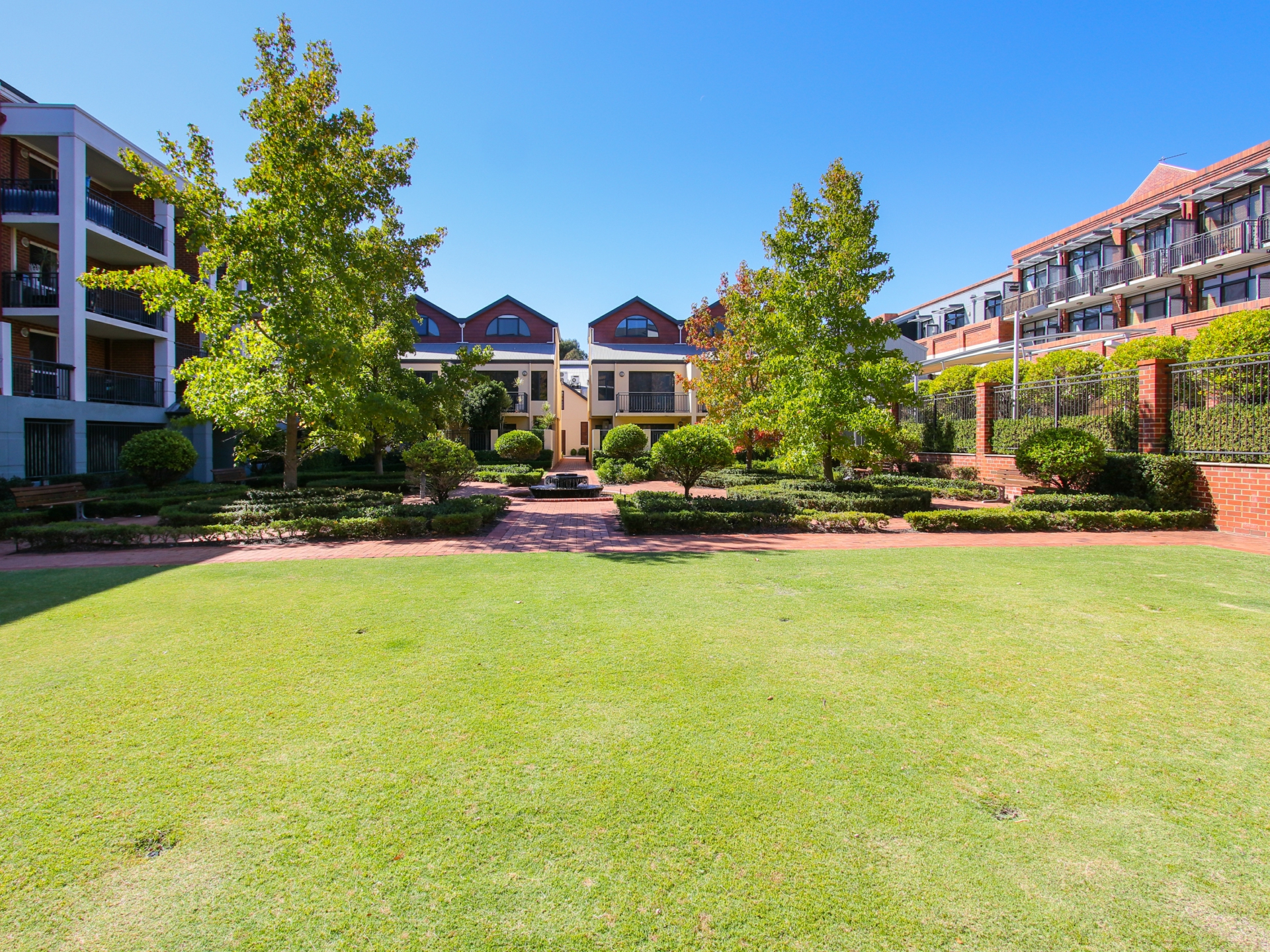 20/10 Pendal Lane, PERTH