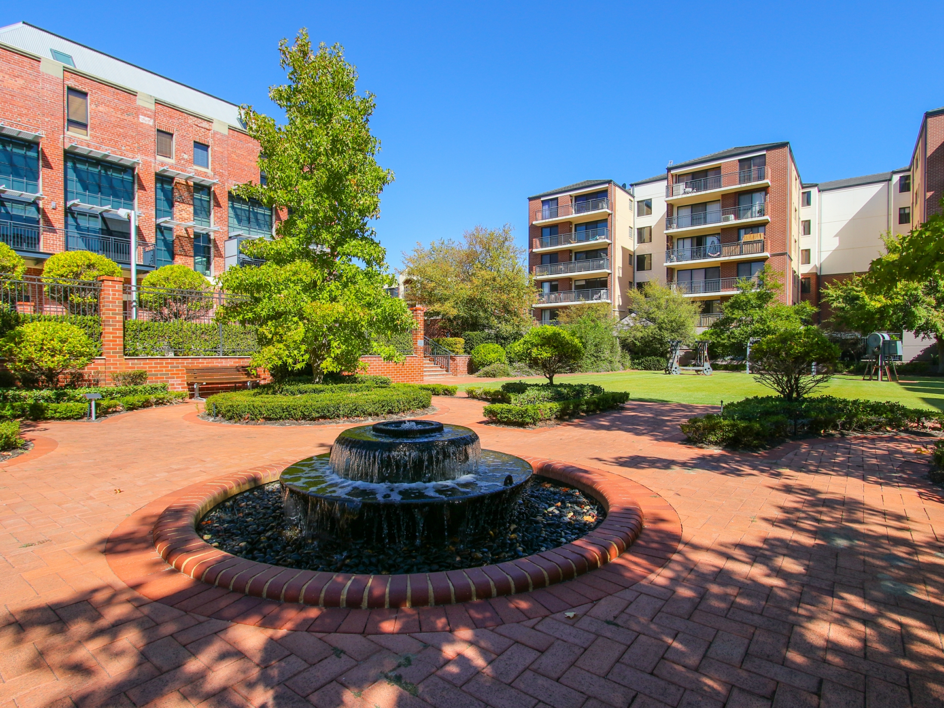 20/10 Pendal Lane, PERTH