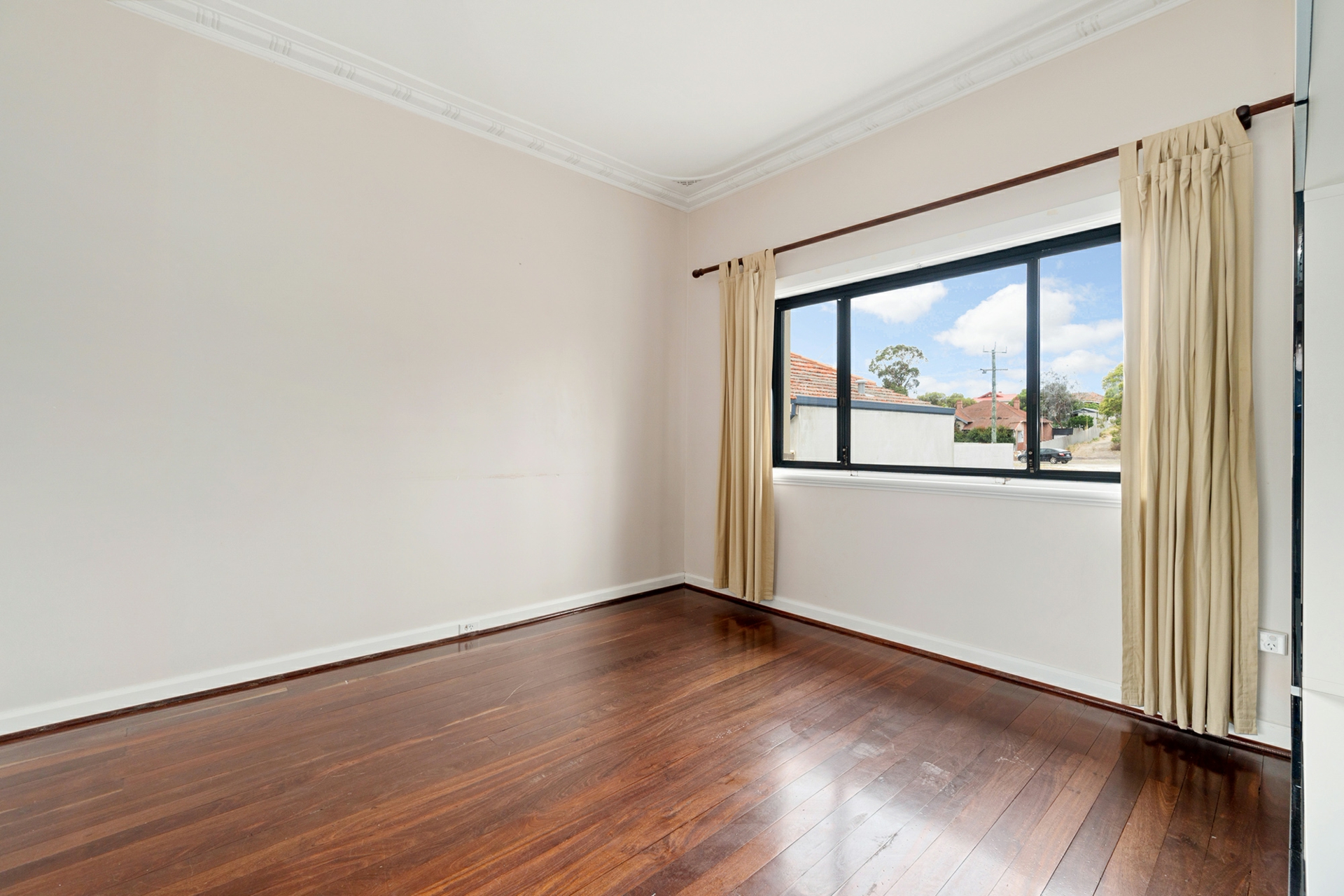 402 Guildford Road — photo 3 of 16