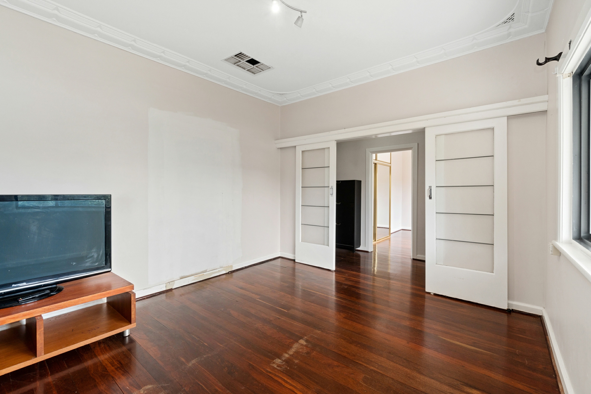 402 Guildford Road — photo 6 of 16