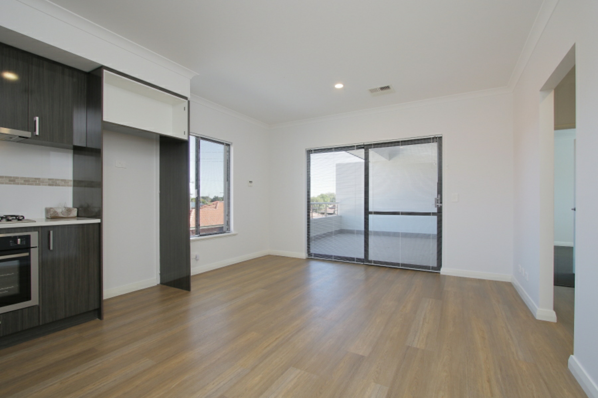 7/185 Hardey Road — photo 3 of 14