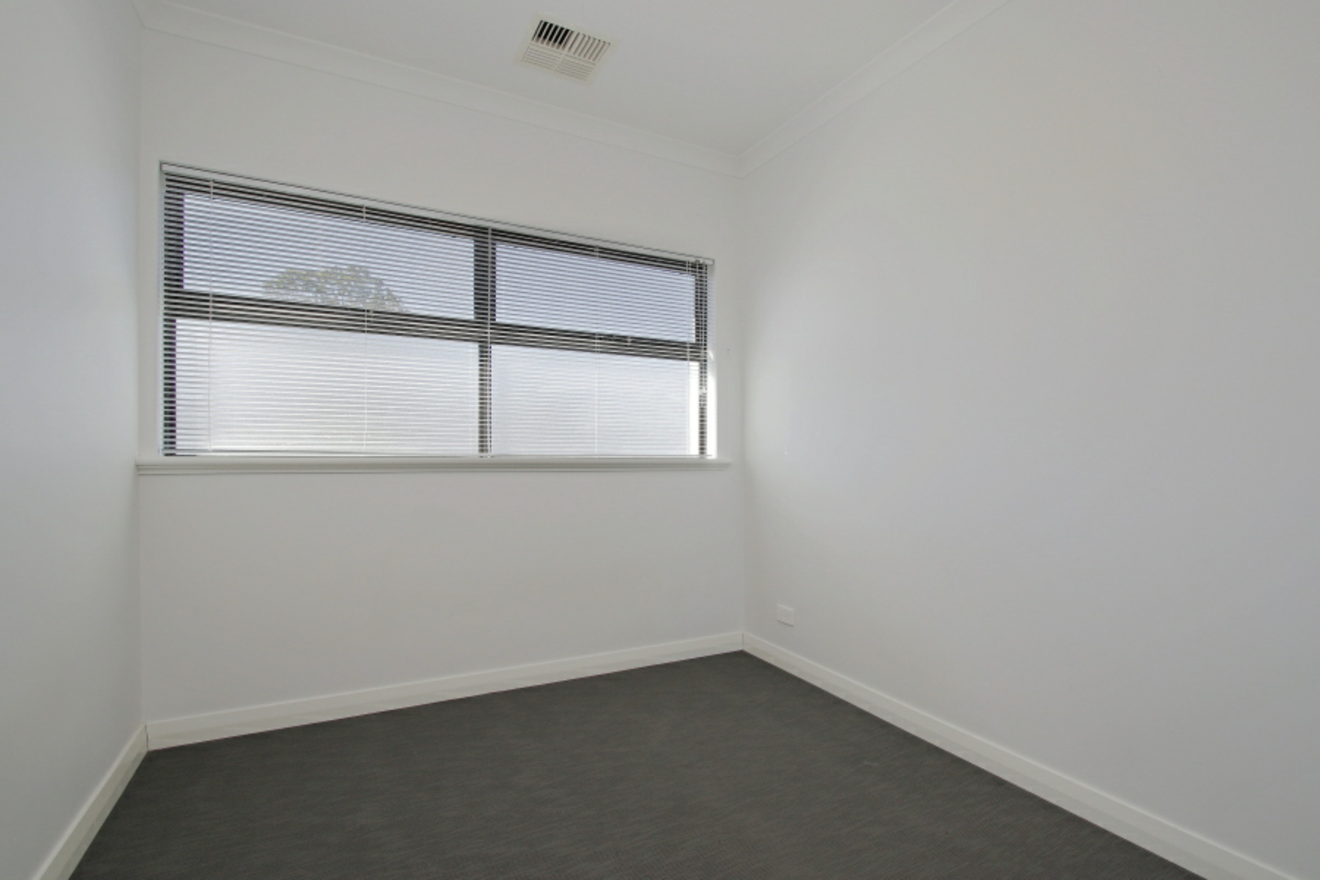 7/185 Hardey Road — photo 4 of 14