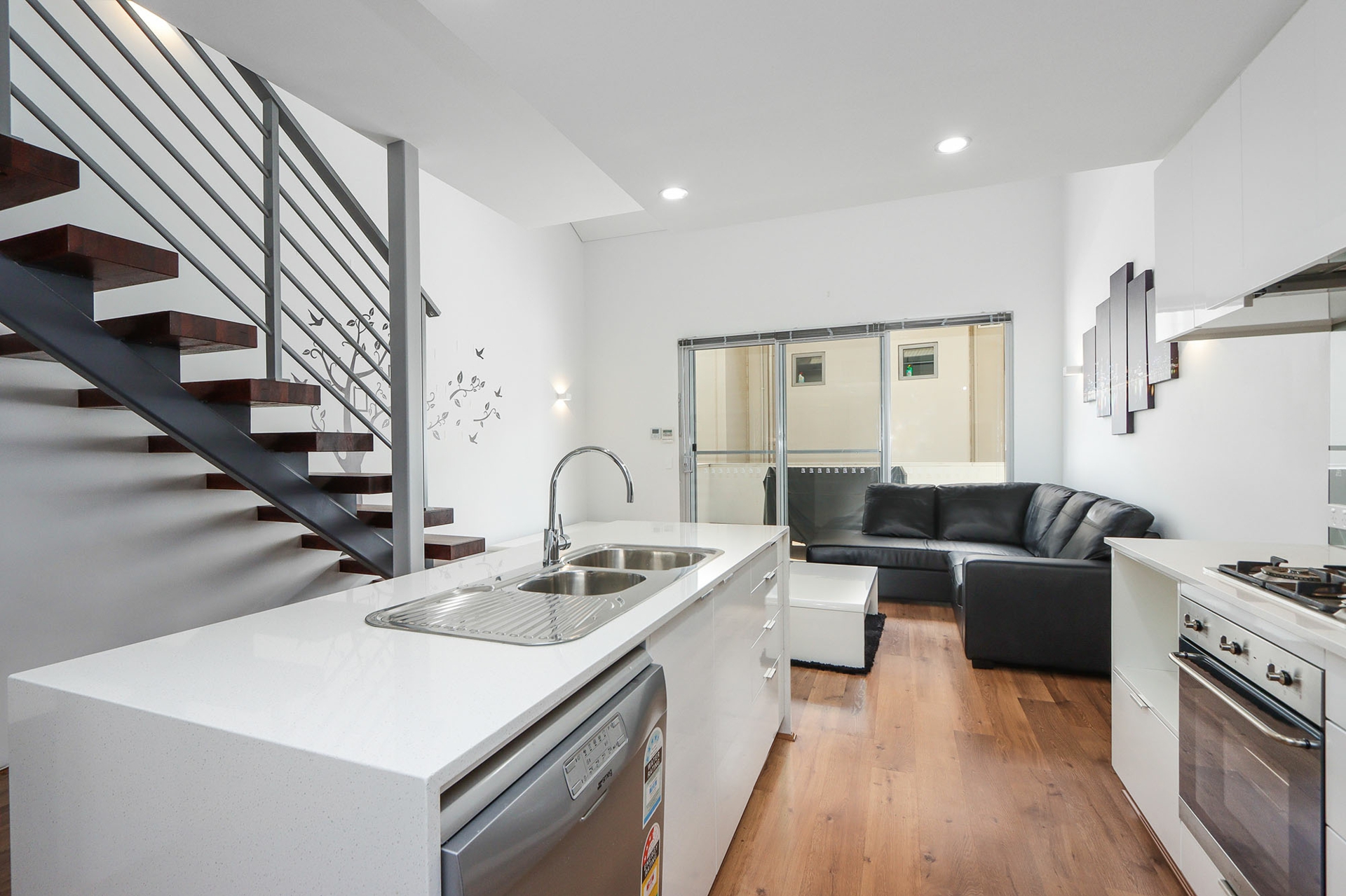 16/2 Downey Drive, COMO