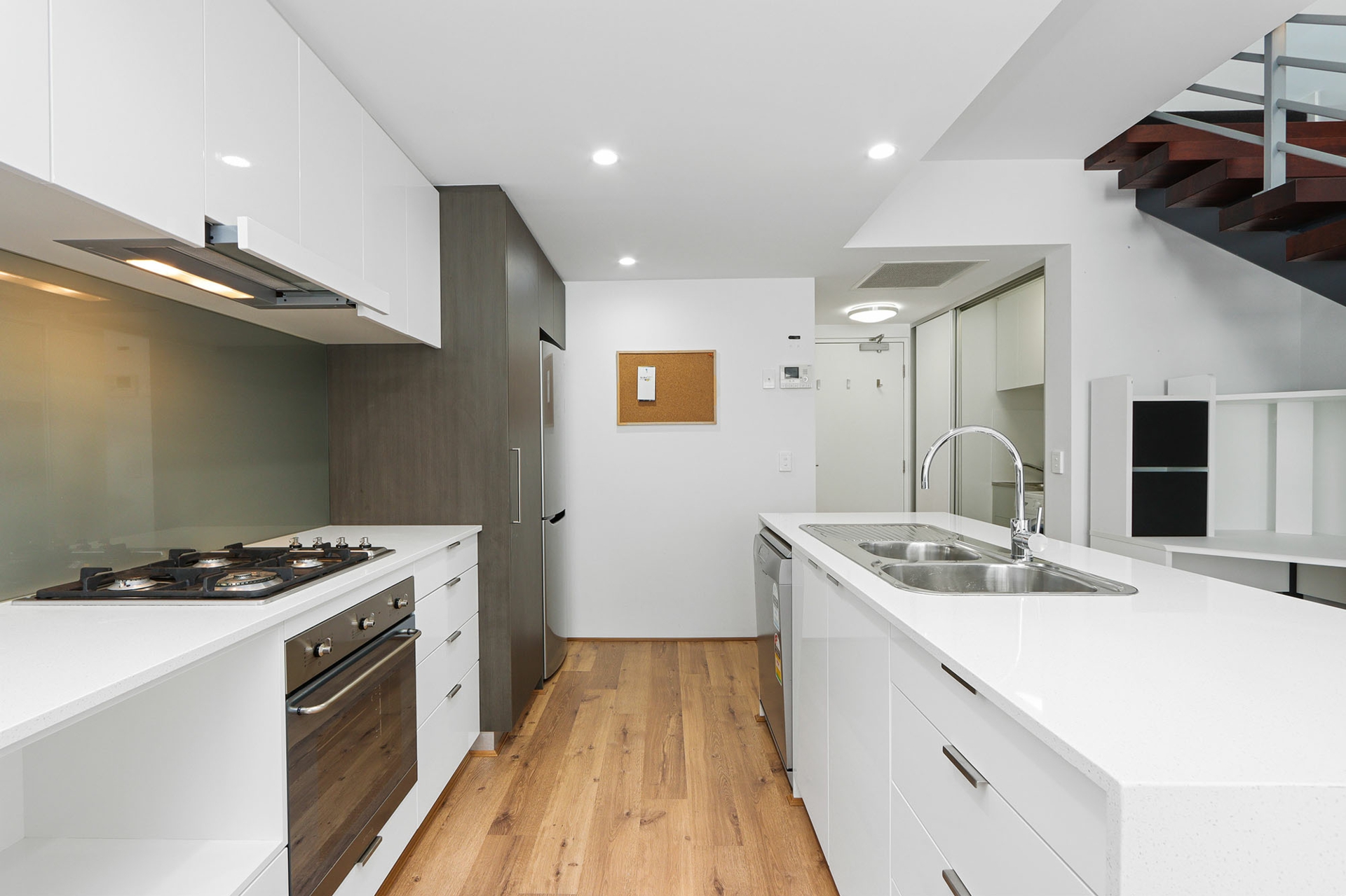 16/2 Downey Drive, COMO