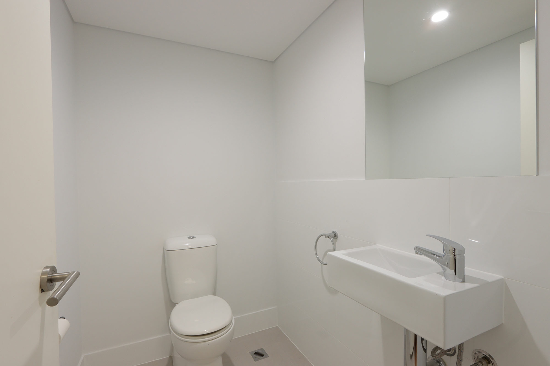 16/2 Downey Drive, COMO