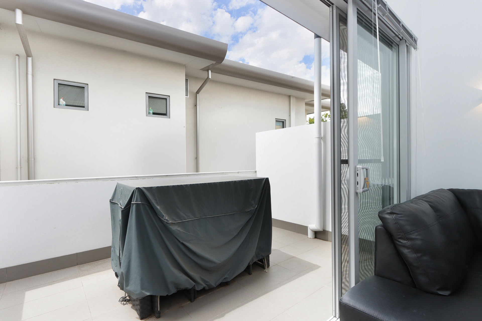16/2 Downey Drive, COMO