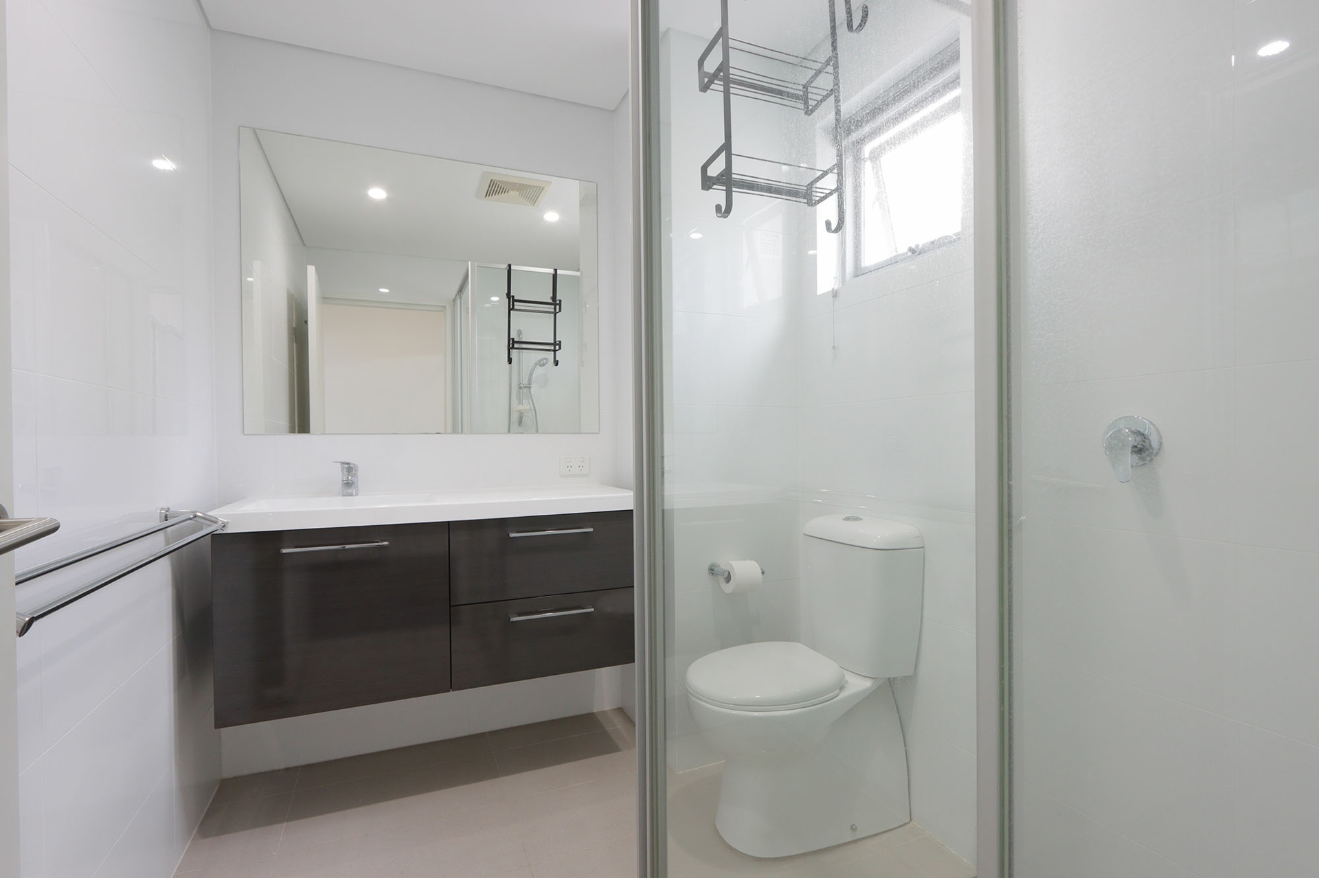 16/2 Downey Drive, COMO