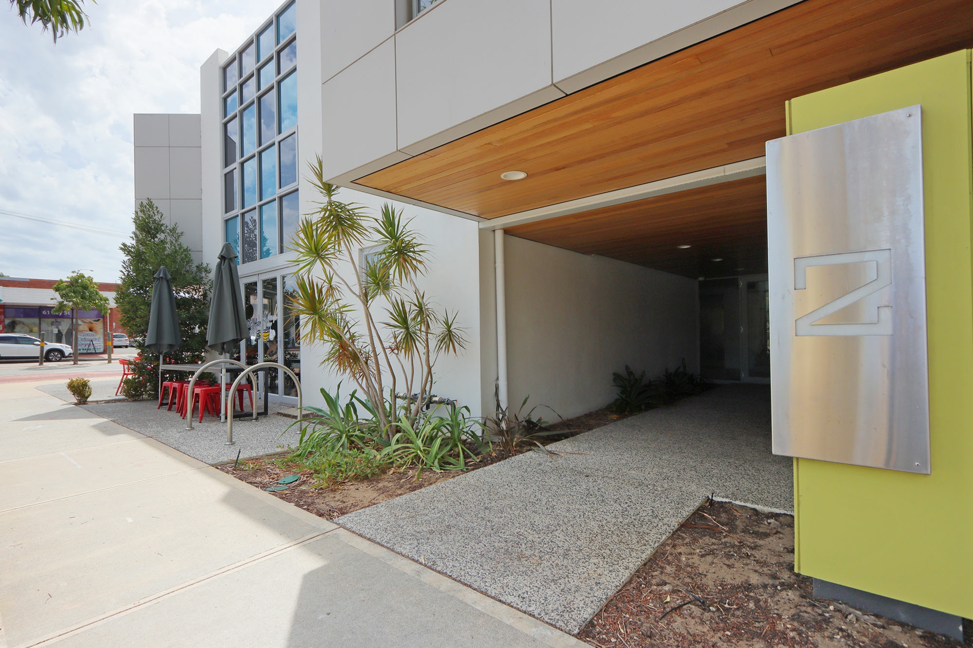 16/2 Downey Drive, COMO