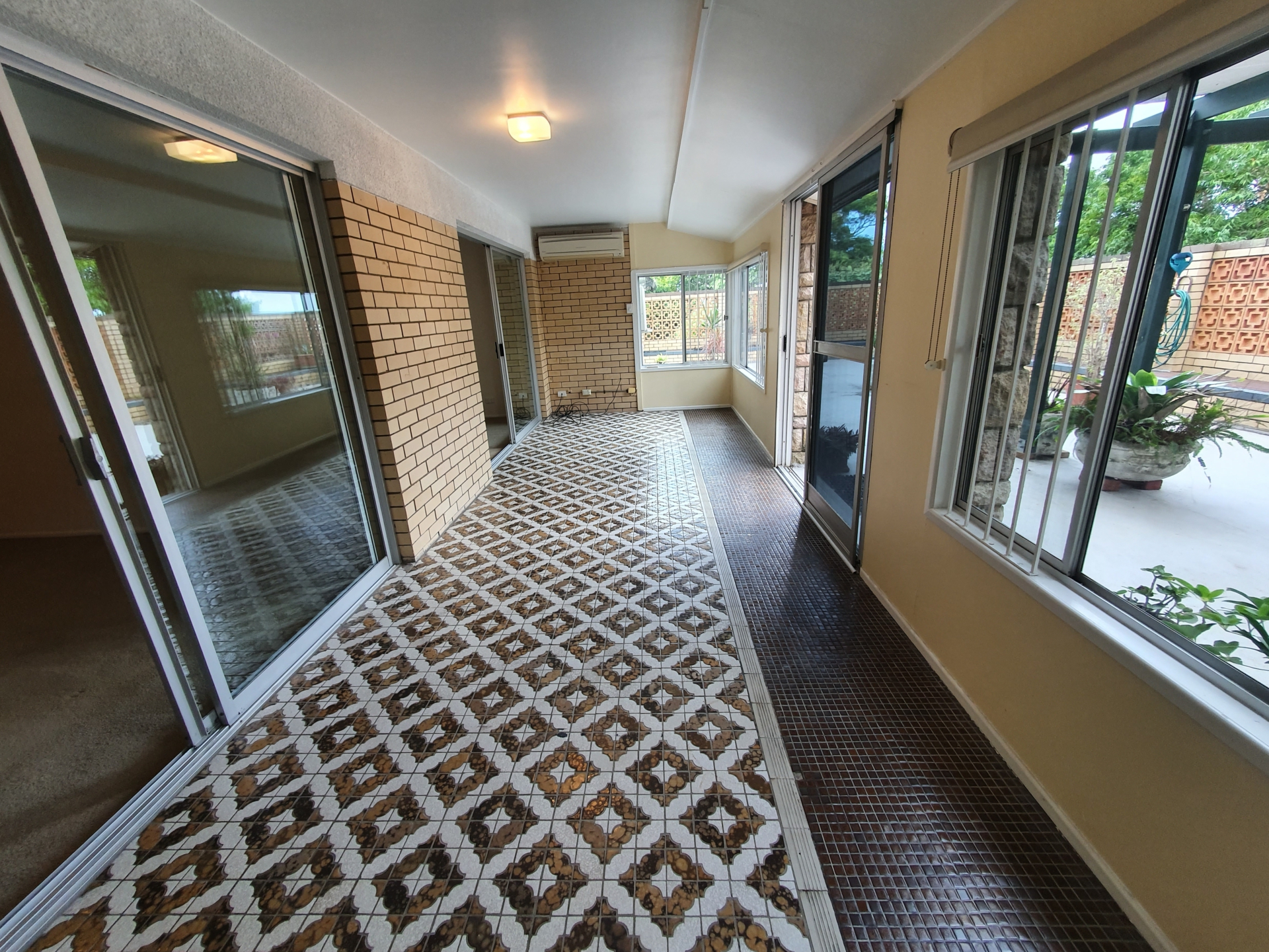 2/1 Rossiter Parade, HAMILTON