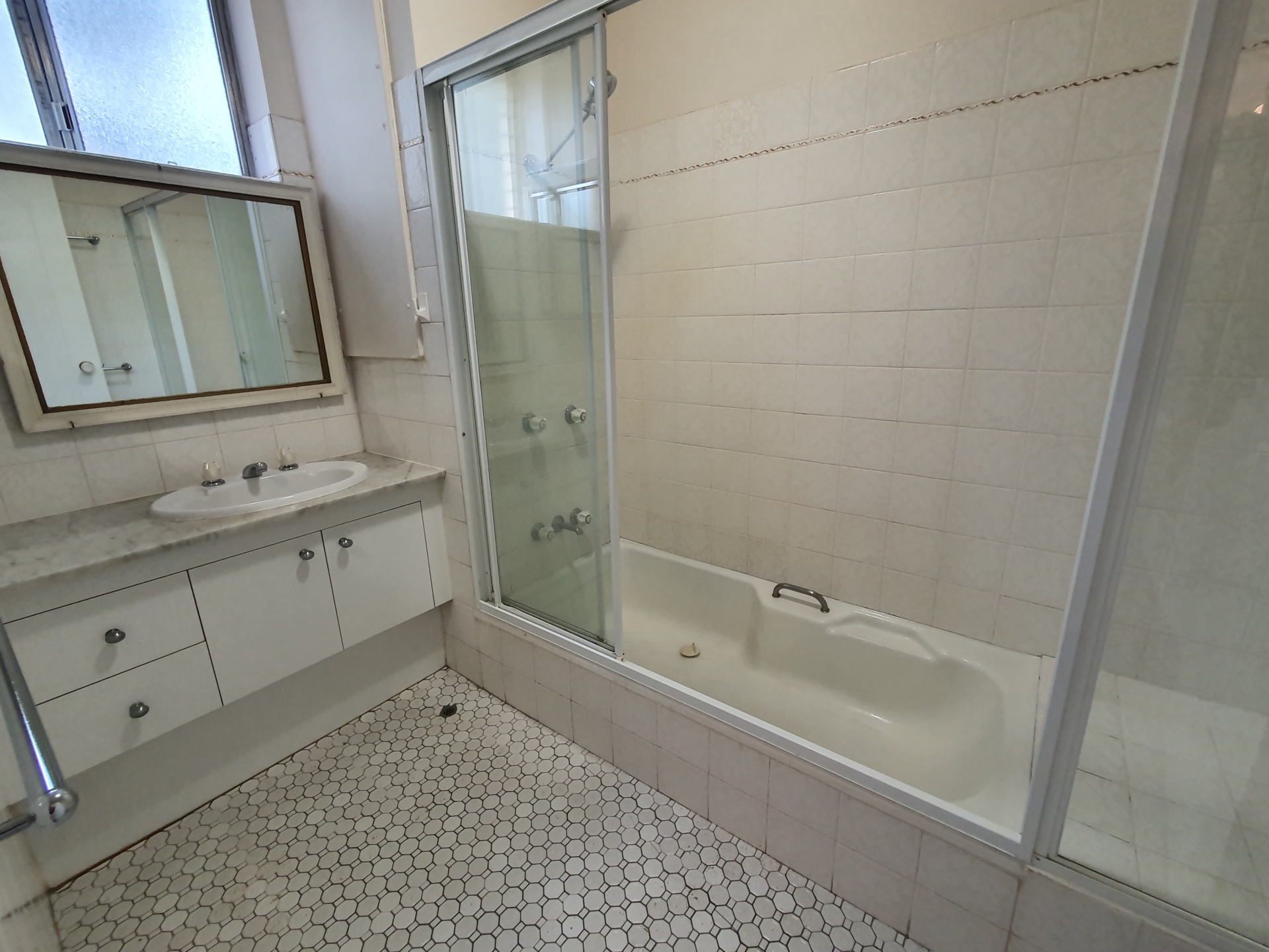 2/1 Rossiter Parade, HAMILTON